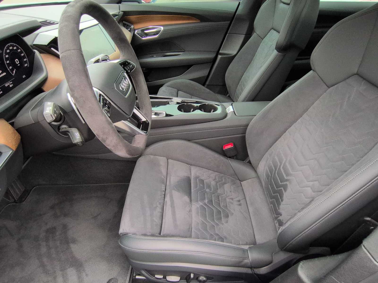 Thumbnail: 2023 Audi e-tron GT - 10