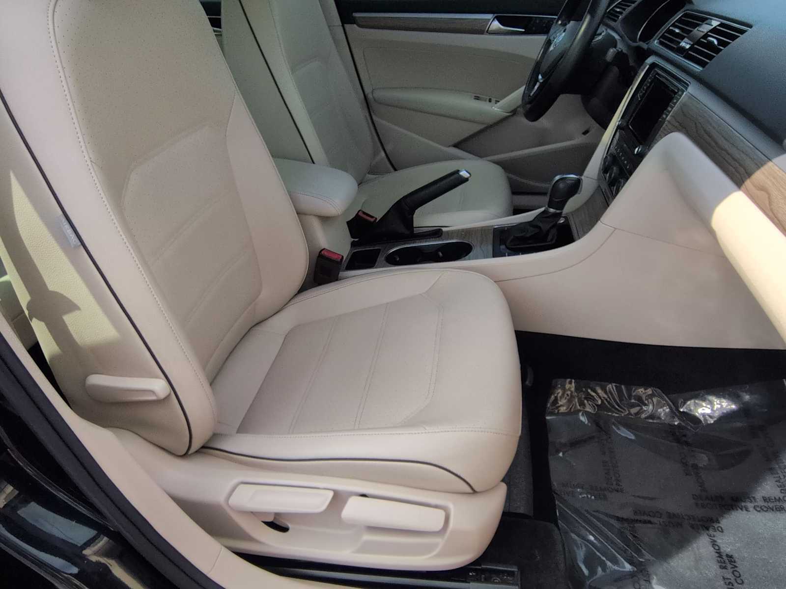 Thumbnail: 2018 Volkswagen Passat - 24