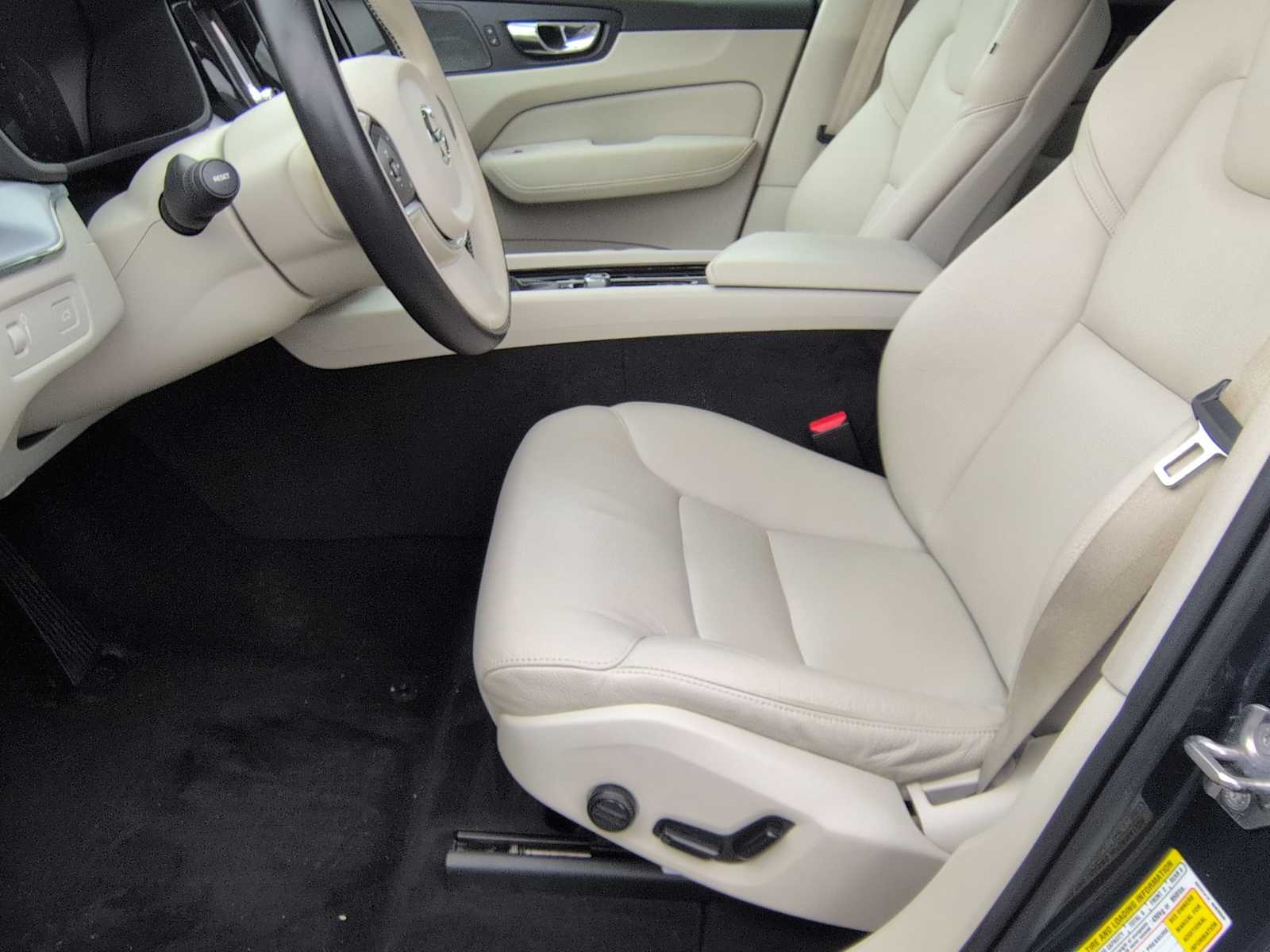 Thumbnail: 2020 Volvo XC60 - 16