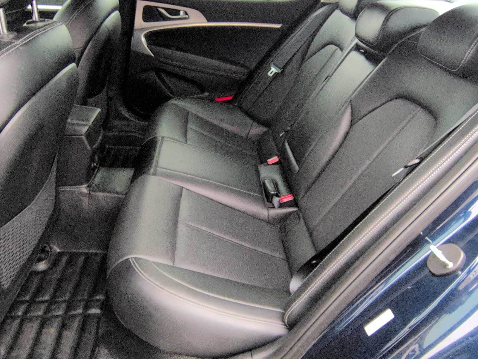 Thumbnail: 2019 Genesis G70 - 19