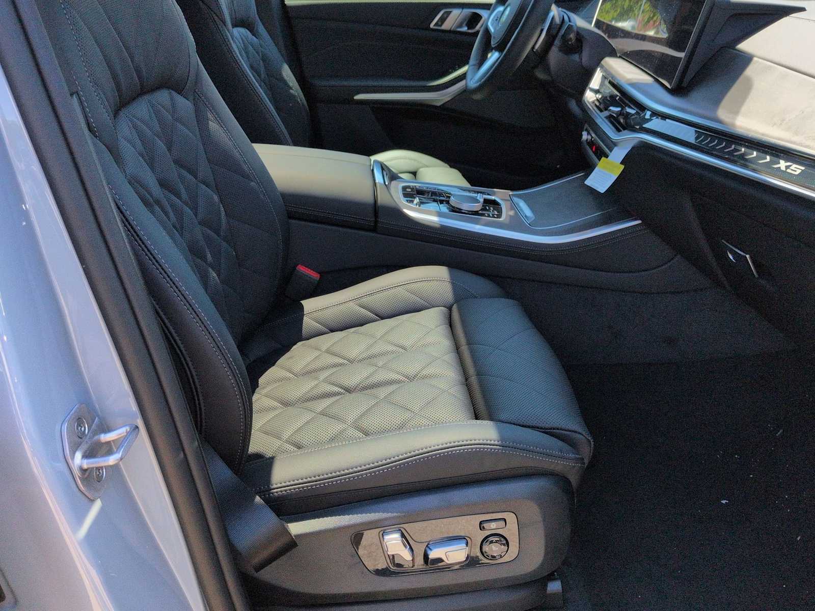 Thumbnail: 2026 BMW X5 - 25