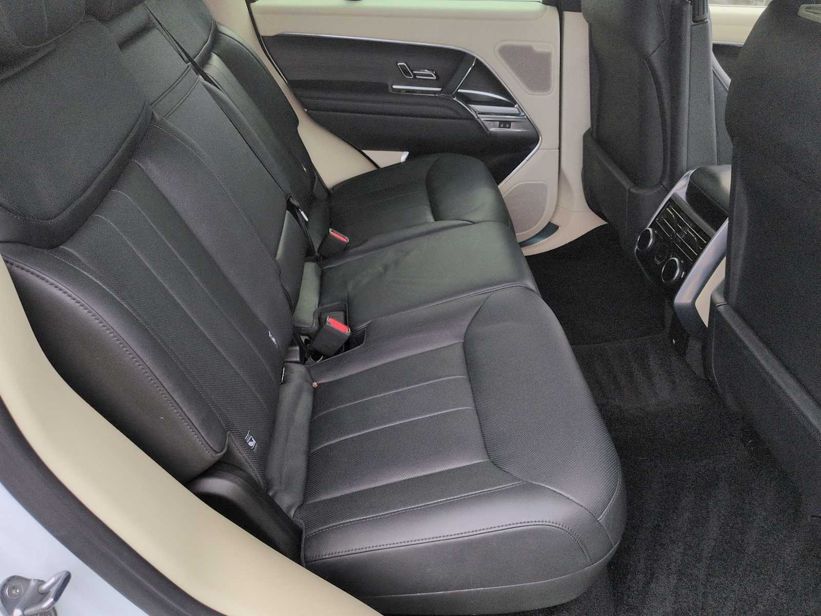 Thumbnail: 2024 Land Rover Range Rover - 22