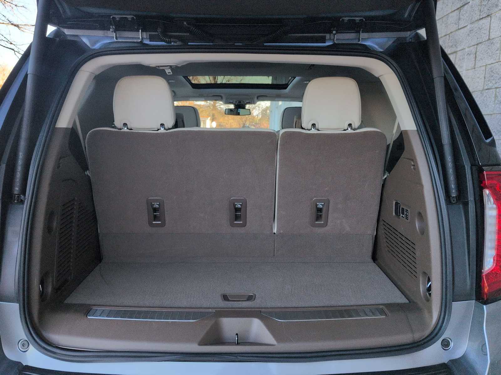 Thumbnail: 2022 GMC Yukon - 36