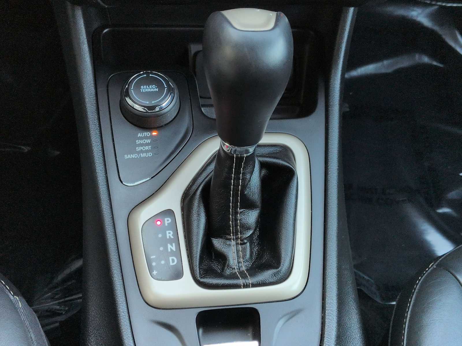 Thumbnail: 2016 Jeep Cherokee - 35