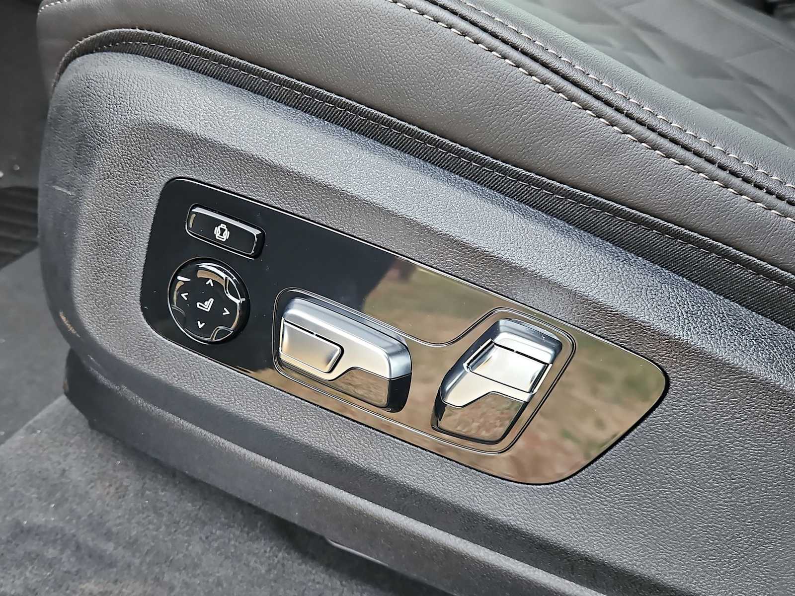 Thumbnail: 2026 BMW X5 - 14