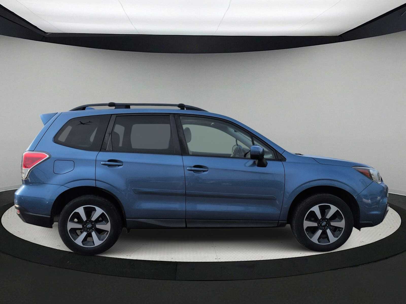 Thumbnail: 2017 Subaru Forester - 9