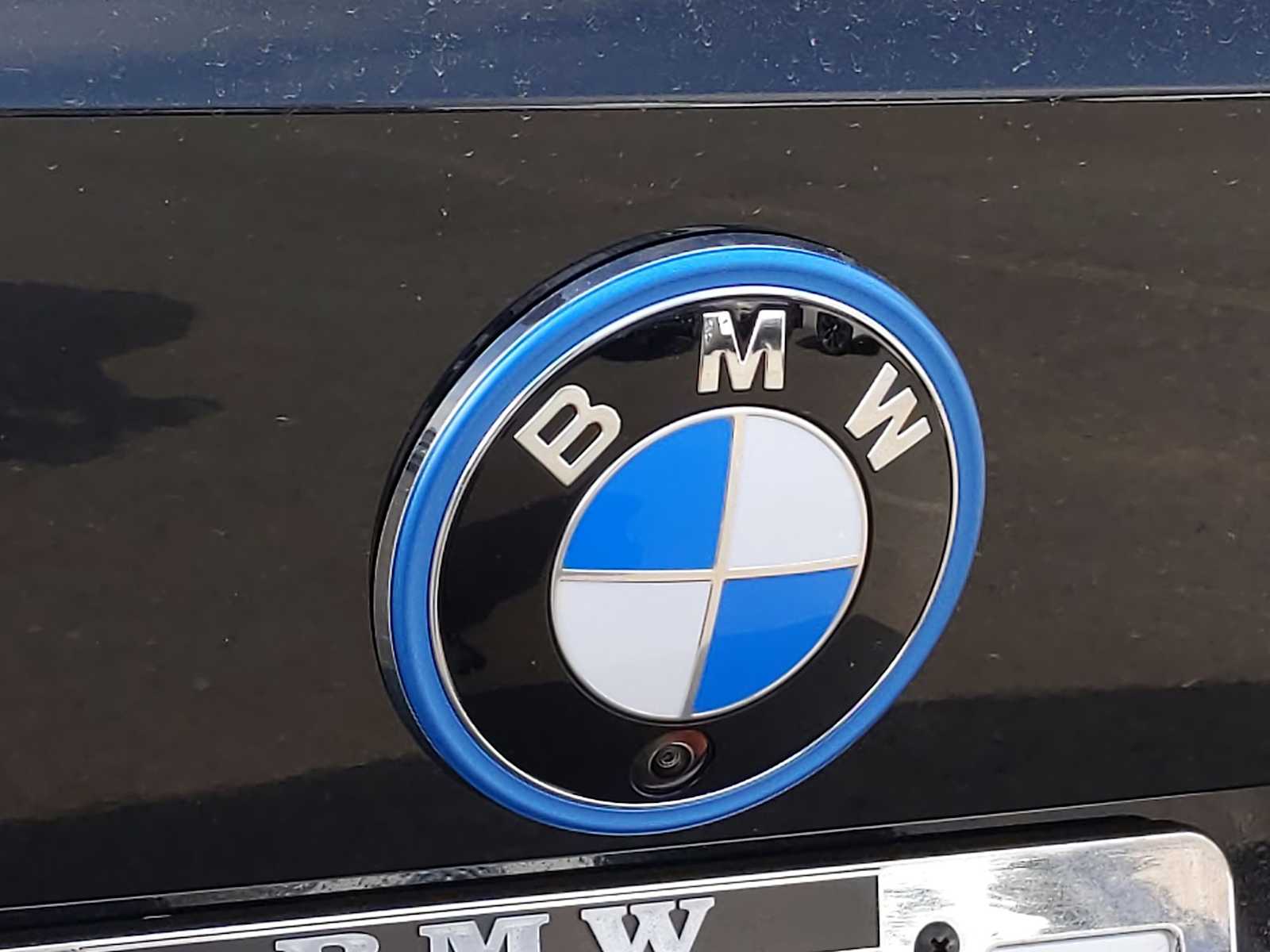Thumbnail: 2025 BMW i4 - 11