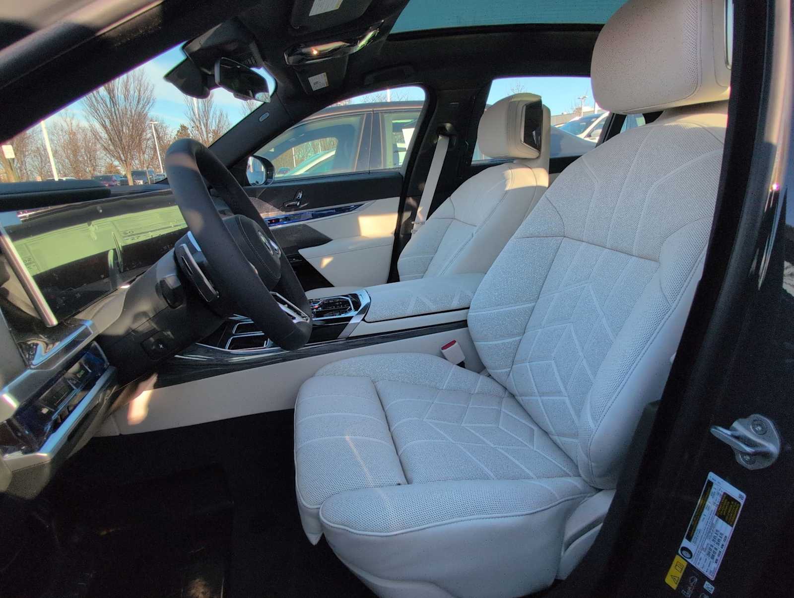 Thumbnail: 2026 BMW 7 Series - 17