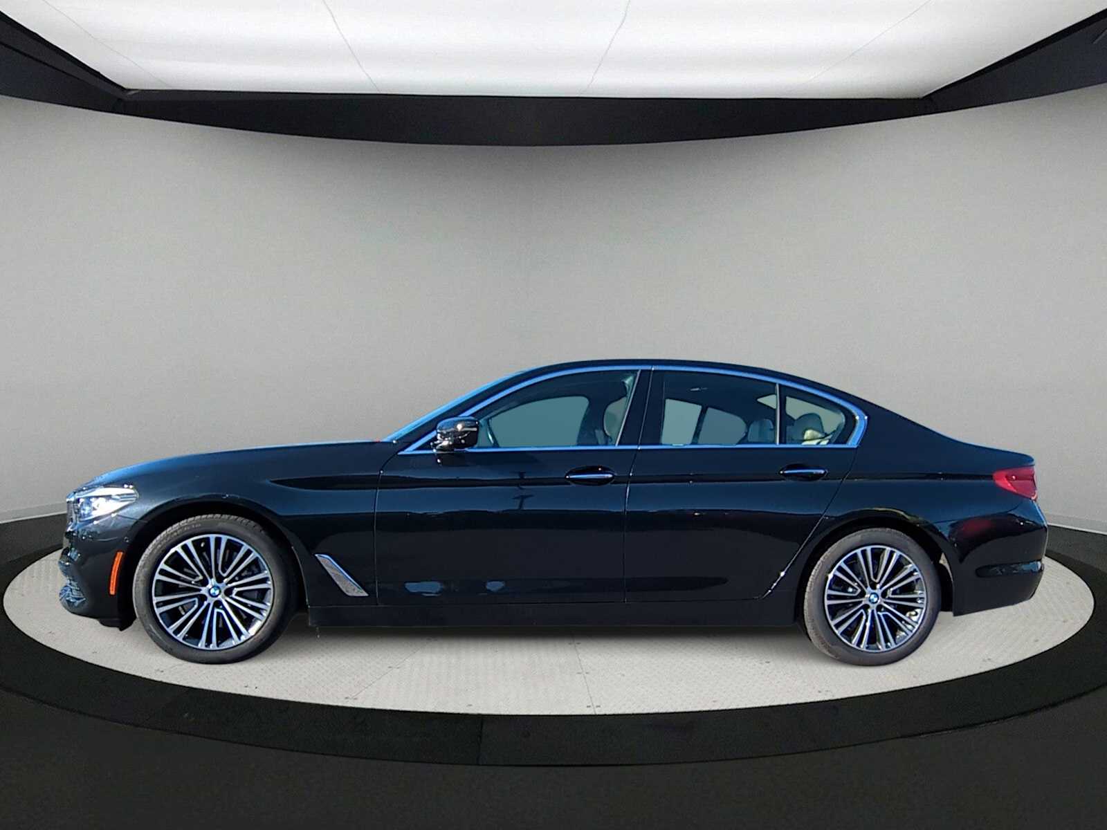 Thumbnail: 2017 BMW 5 Series - 5