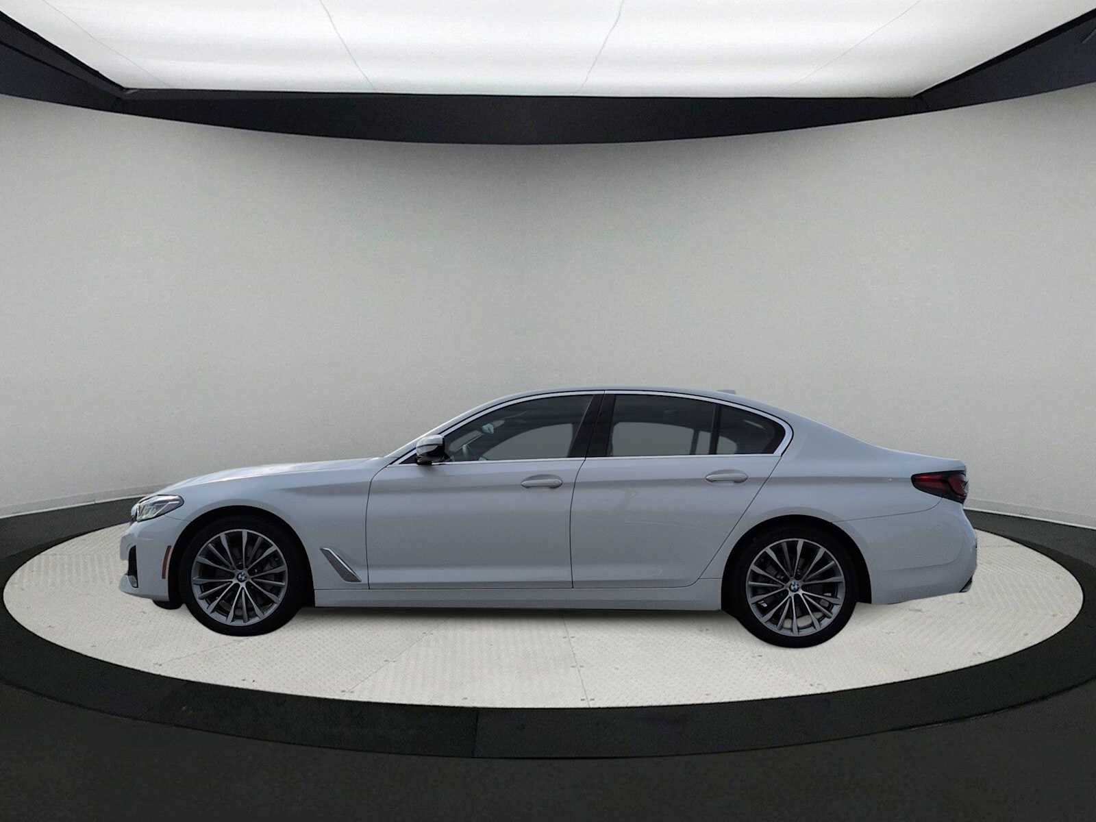 Thumbnail: 2021 BMW 5 Series - 5