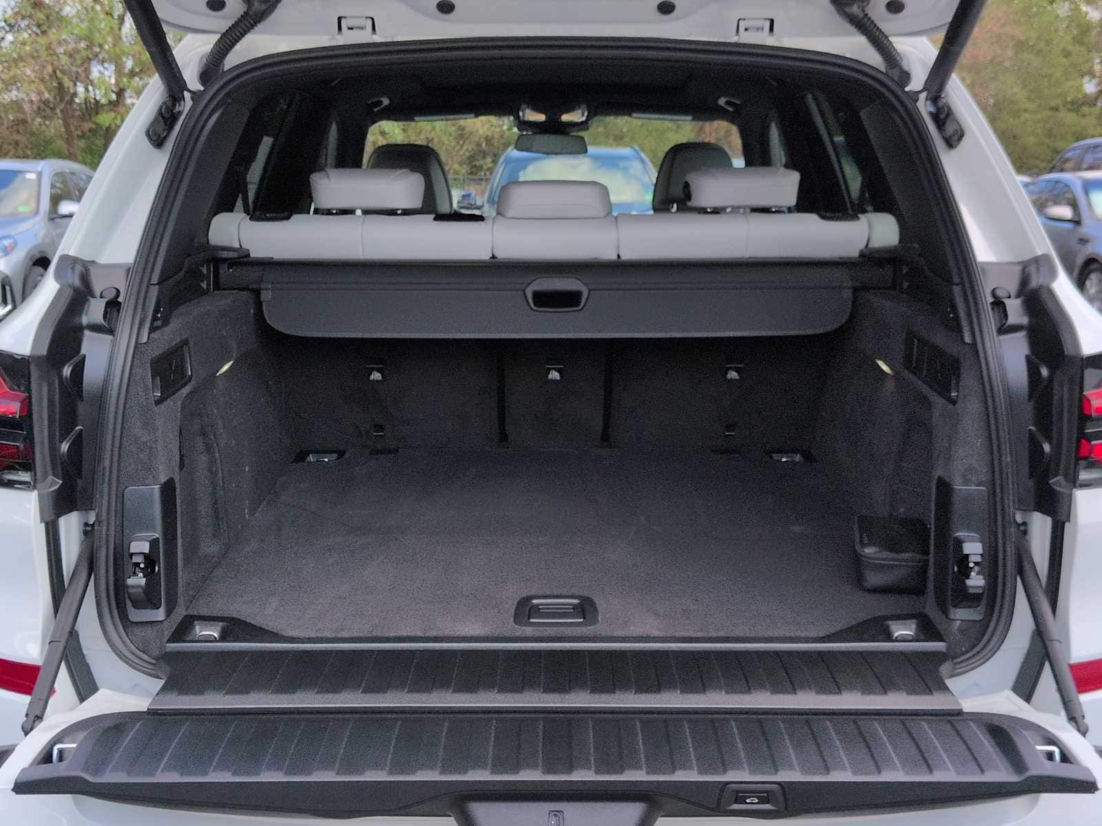 Thumbnail: 2026 BMW X5 - 37