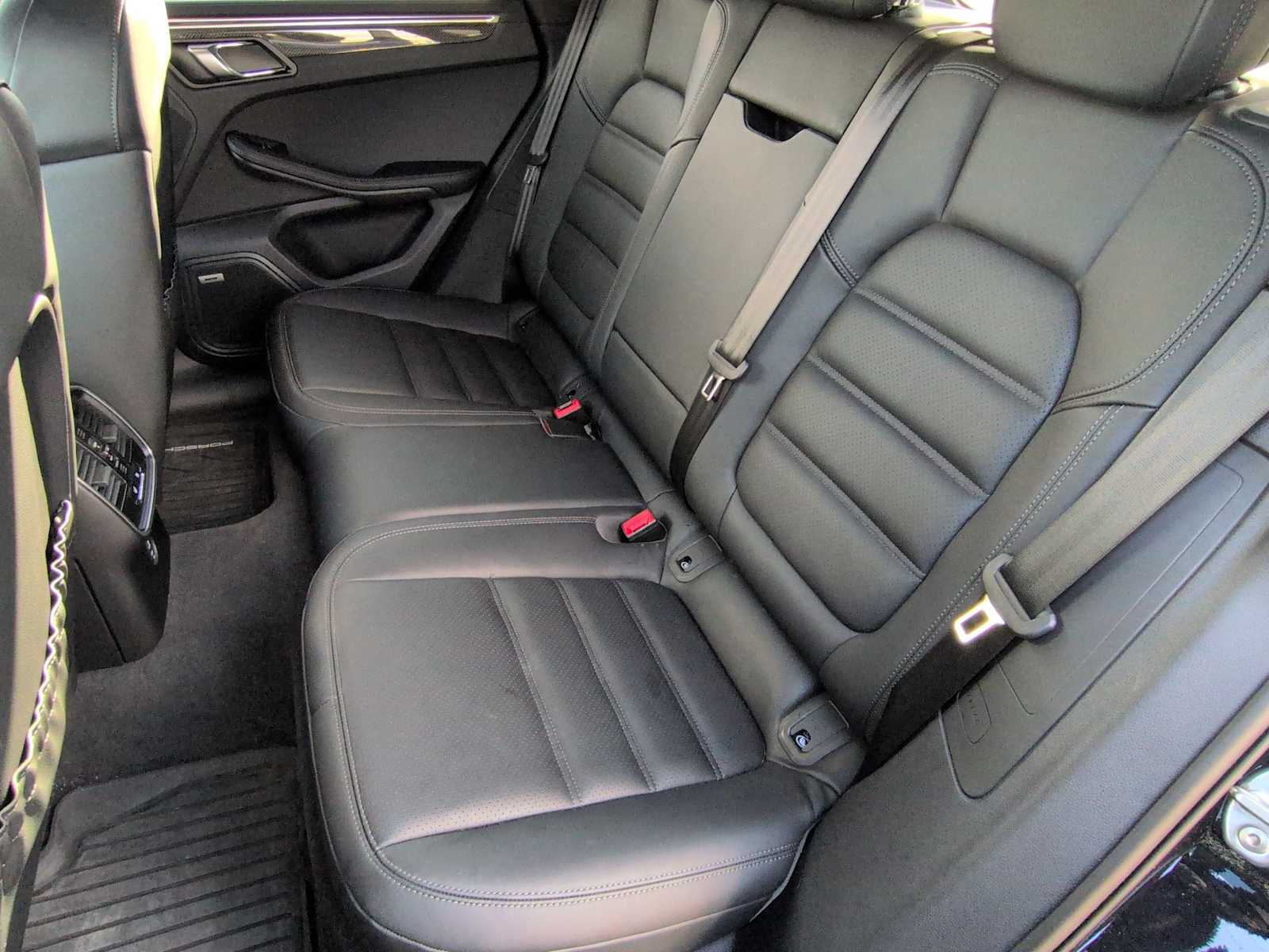 Thumbnail: 2023 Porsche Macan - 11