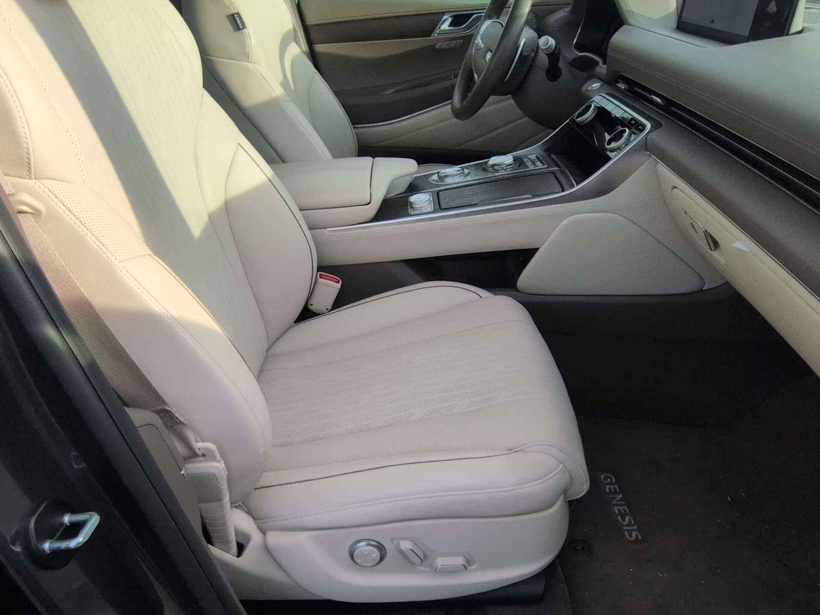 Thumbnail: 2023 Genesis GV80 - 23