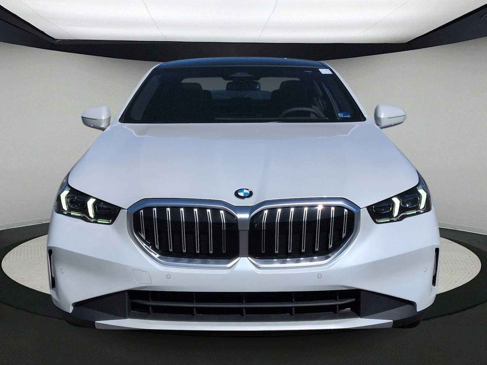 Thumbnail: 2026 BMW 5 Series - 3