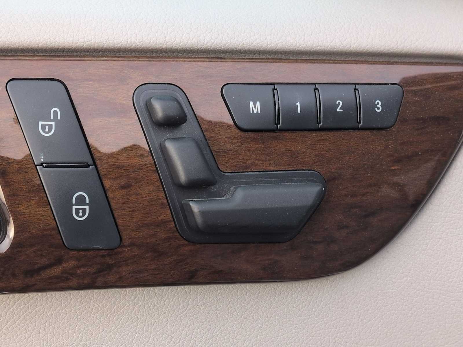 Thumbnail: 2012 Mercedes-Benz M-Class - 17