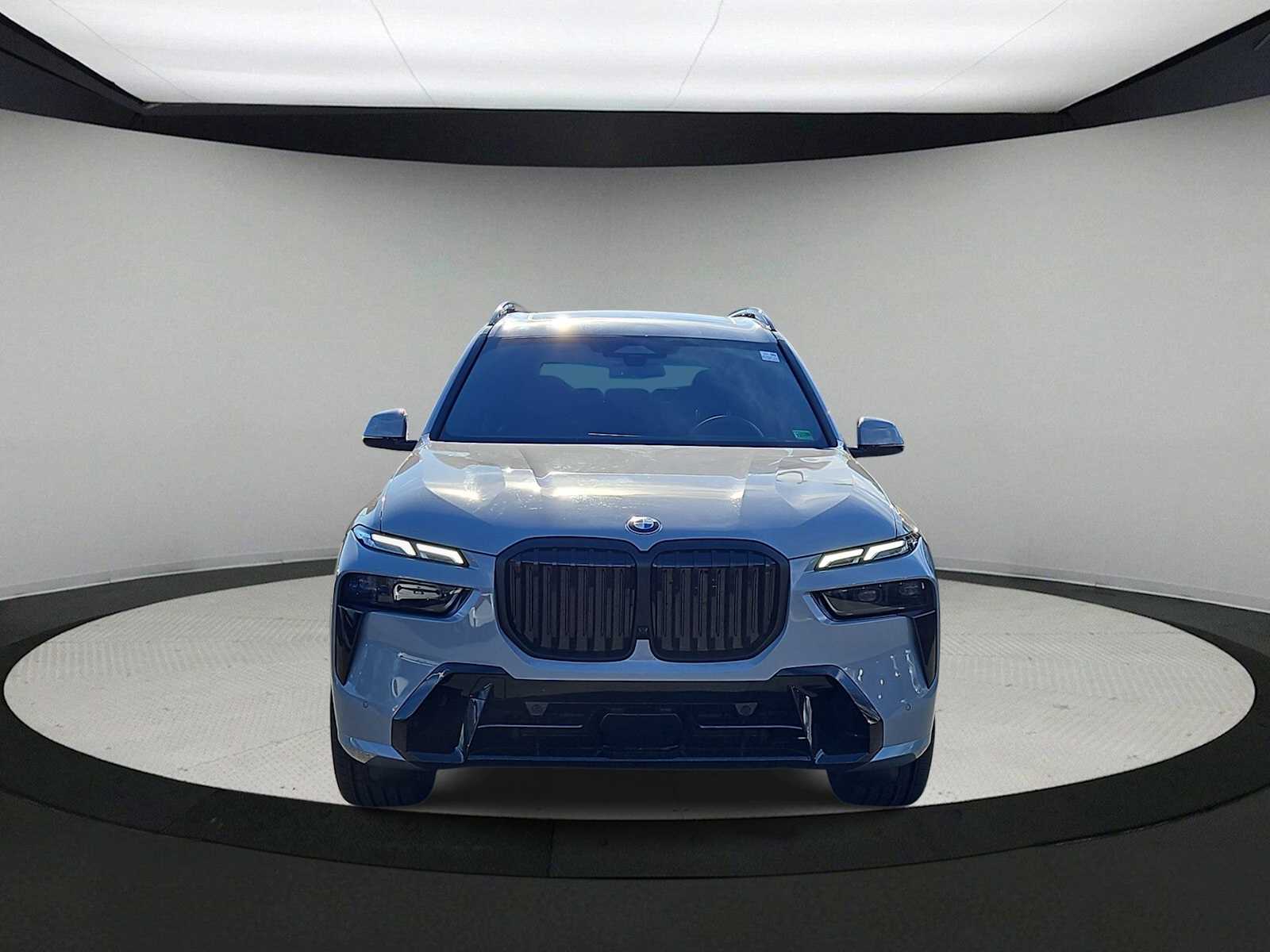 Thumbnail: 2026 BMW X7 - 3