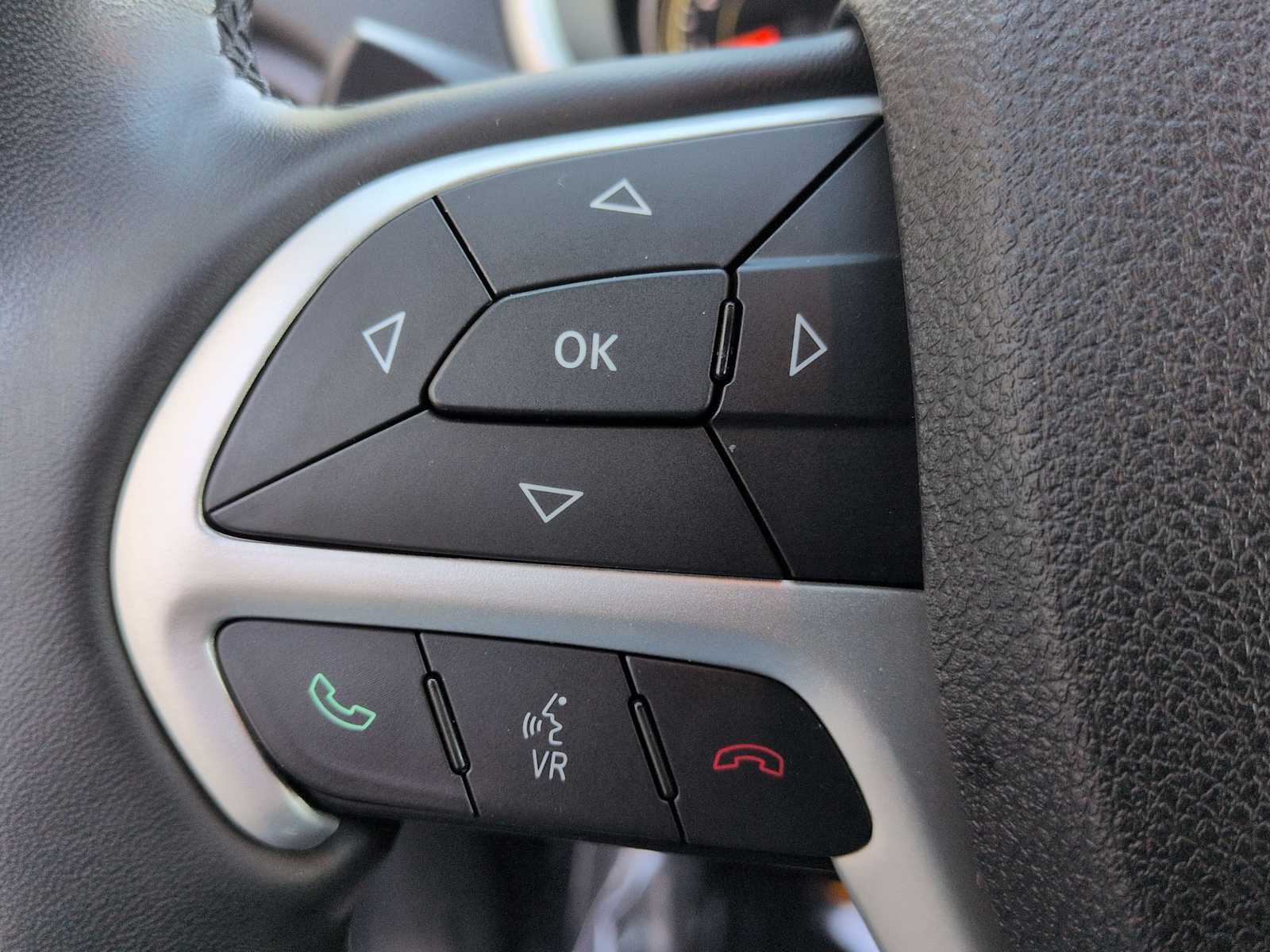 Thumbnail: 2015 Jeep Cherokee - 26