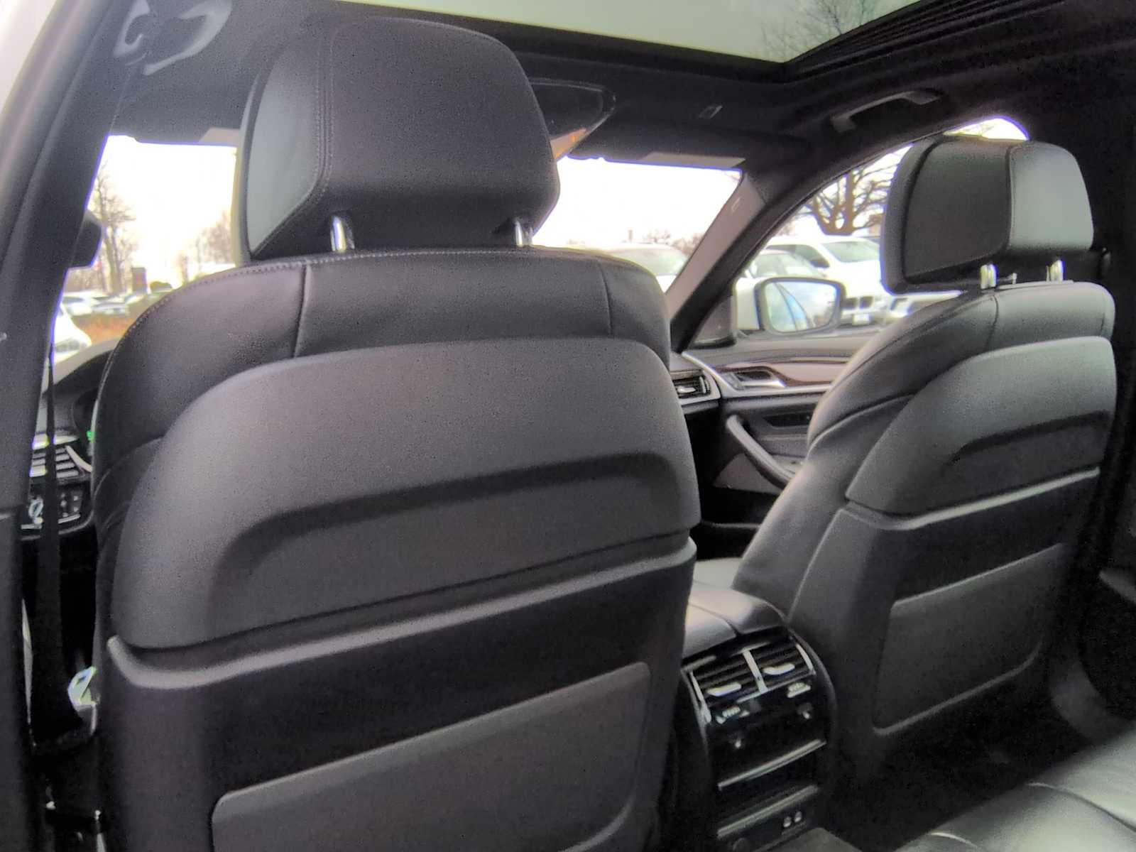 Thumbnail: 2021 BMW 5 Series - 18