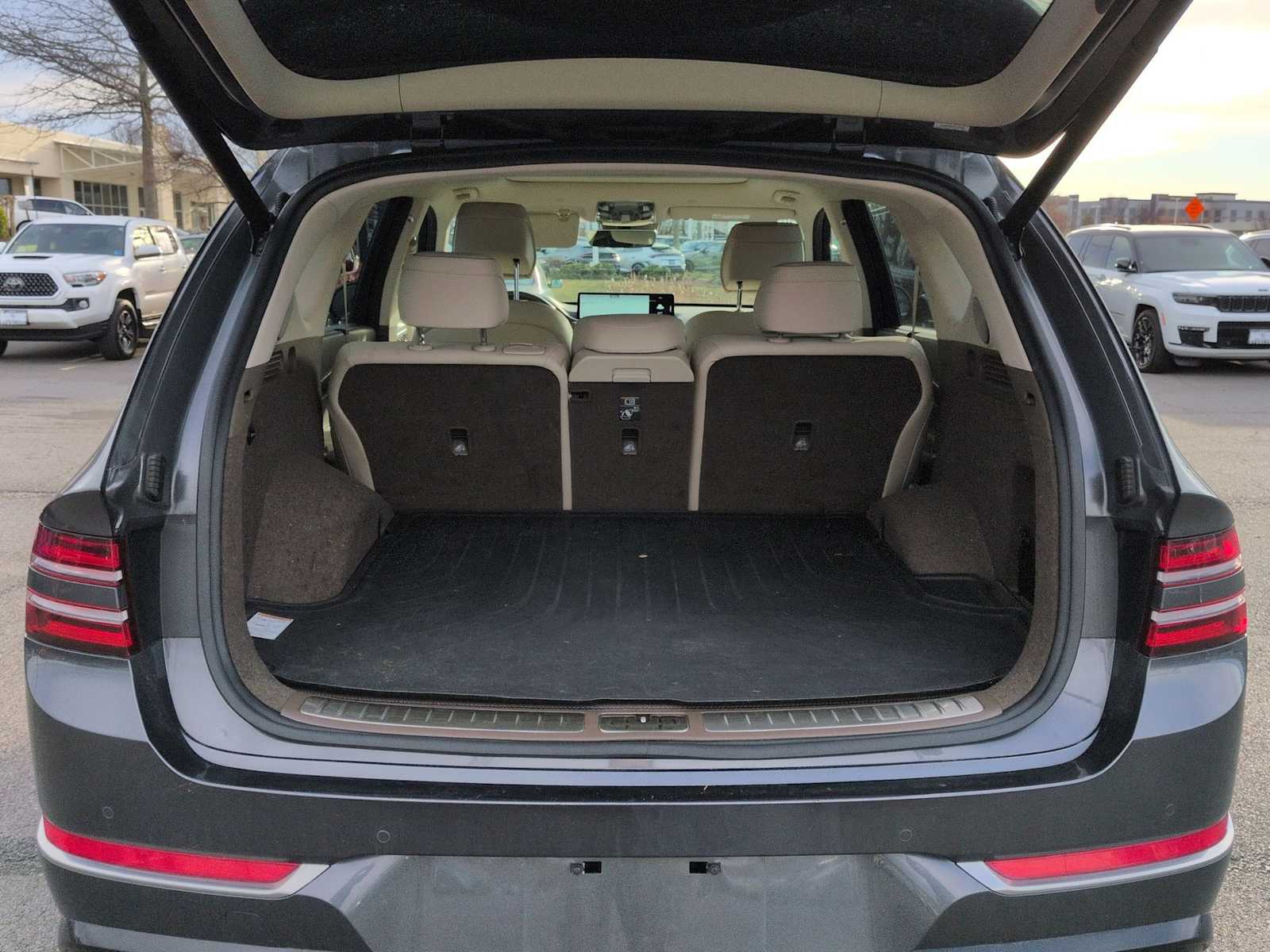 Thumbnail: 2023 Genesis GV80 - 35