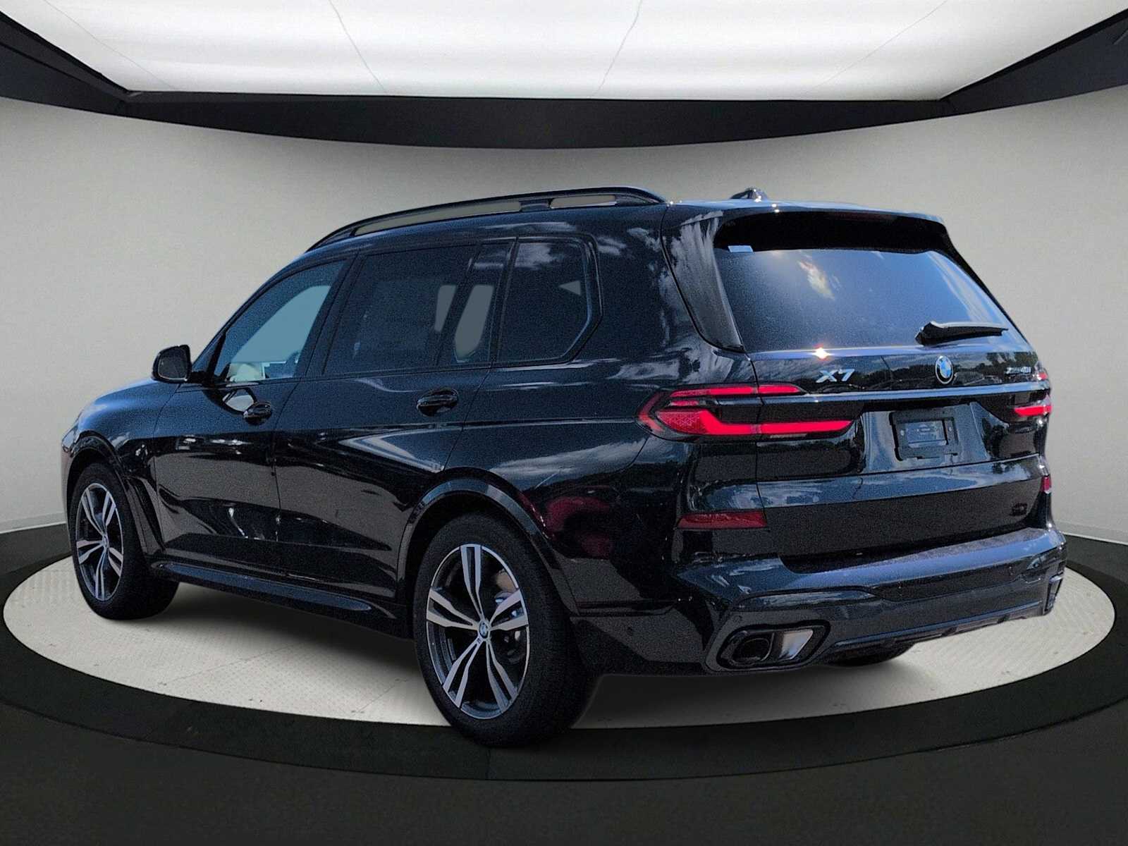 Thumbnail: 2027 BMW X7 - 6