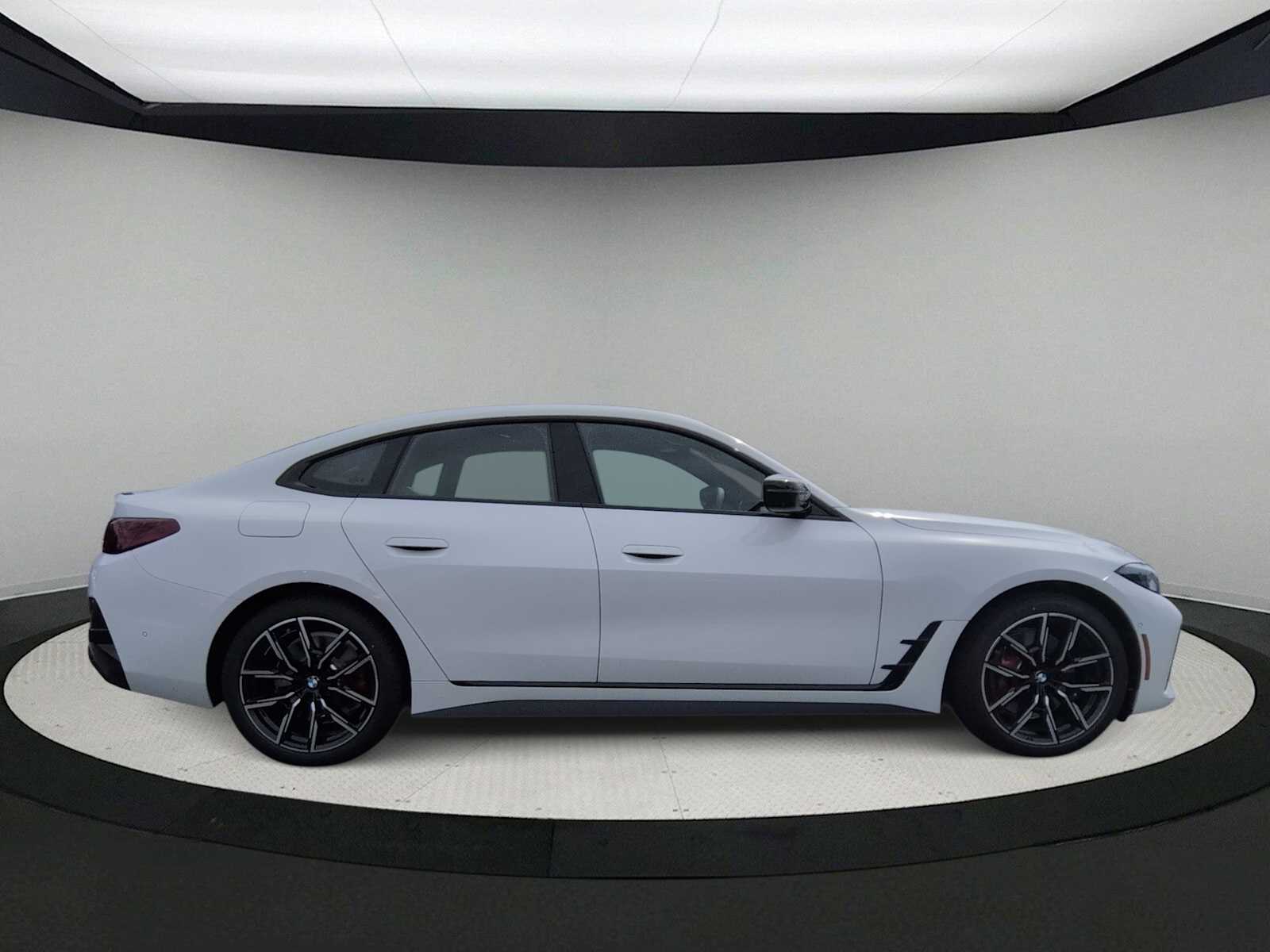 Thumbnail: 2026 BMW i4 - 9