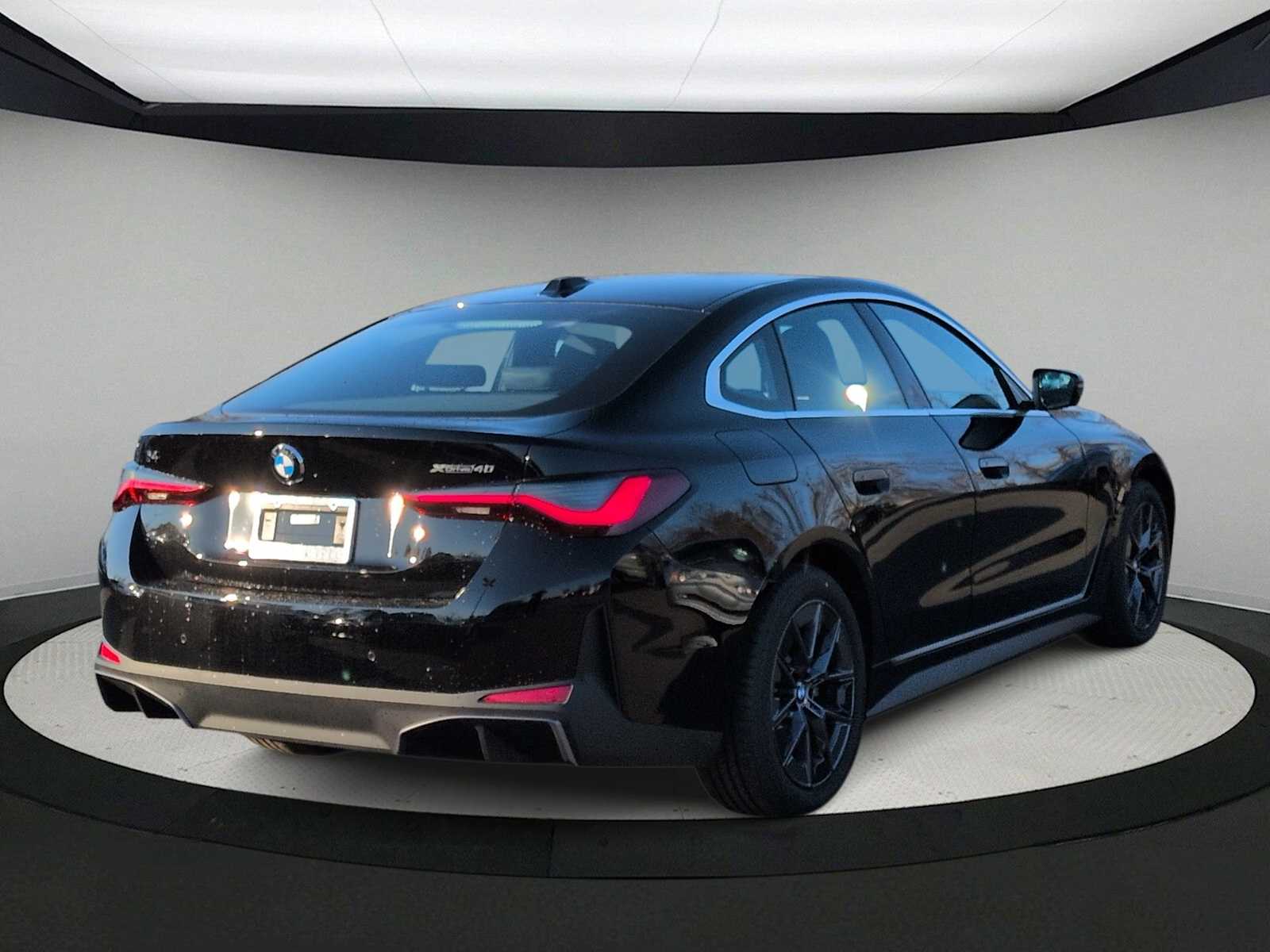 Thumbnail: 2026 BMW i4 - 8
