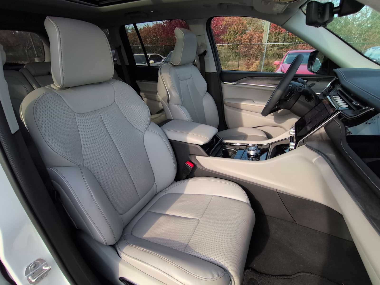 Thumbnail: 2023 Jeep Grand Cherokee - 24