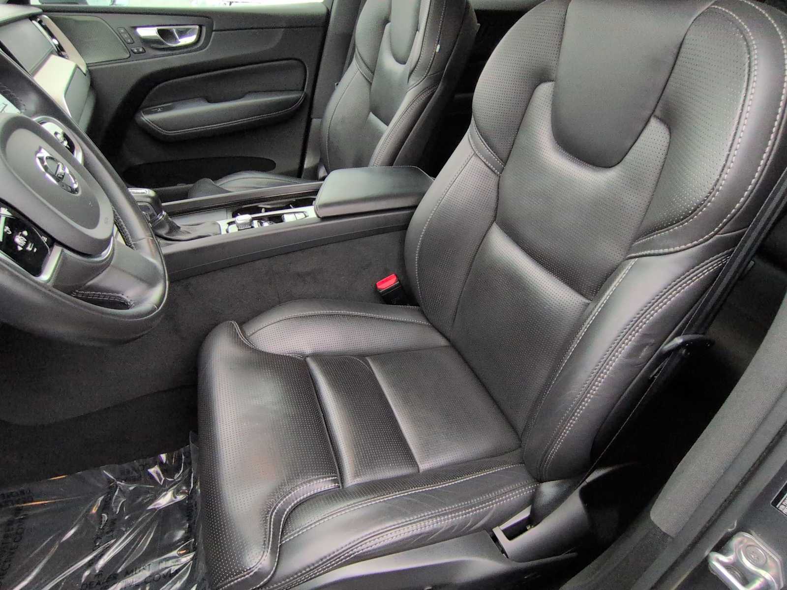 Thumbnail: 2021 Volvo XC60 - 17