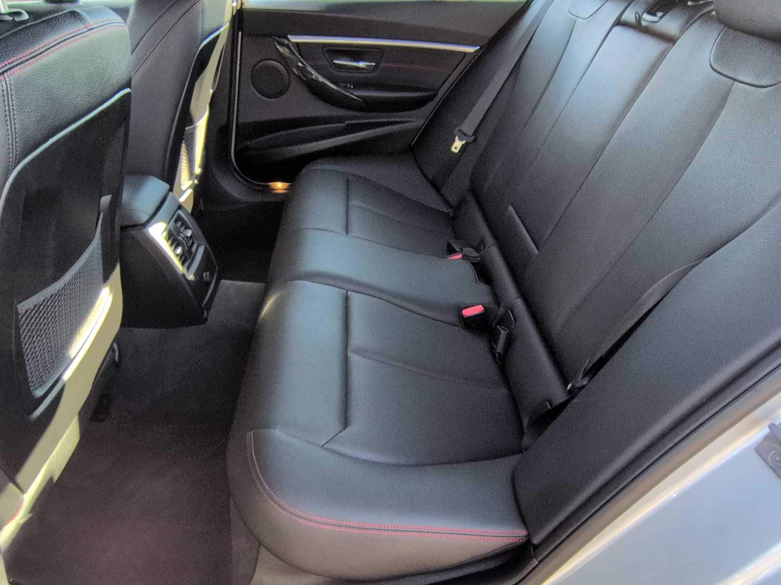 Thumbnail: 2018 BMW 3 Series - 21