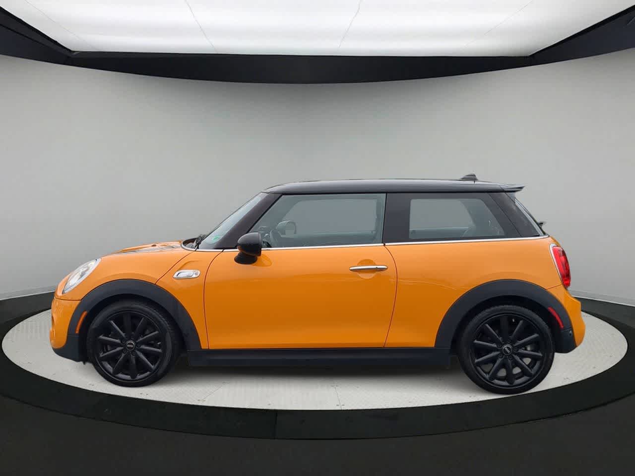 Thumbnail: 2017 MINI Cooper Hardtop - 5