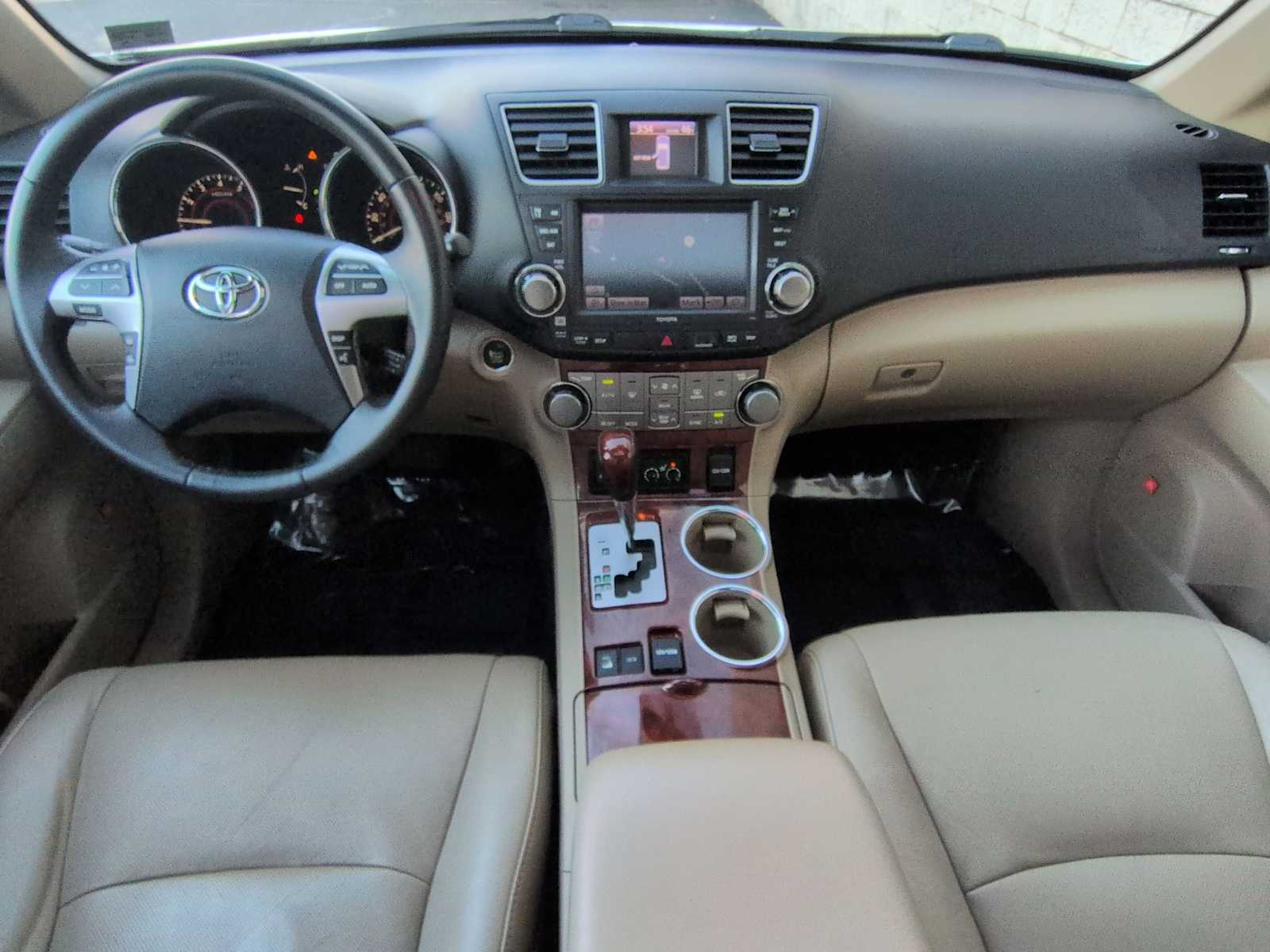 Thumbnail: 2011 Toyota Highlander - 16