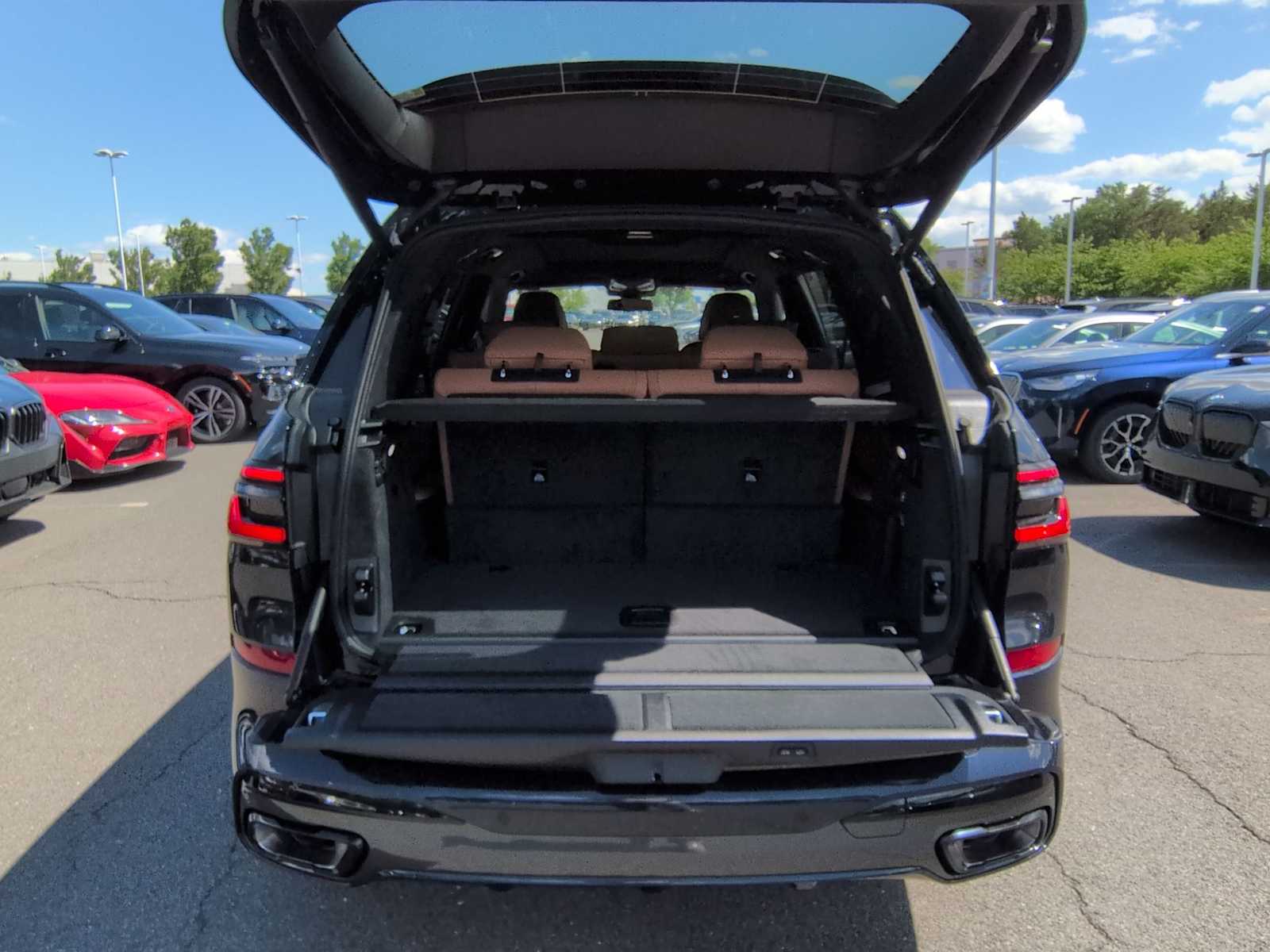 Thumbnail: 2027 BMW X7 - 36
