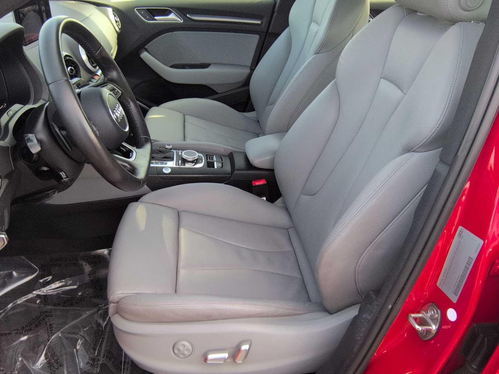 Thumbnail: 2017 Audi A3 e-tron - 17