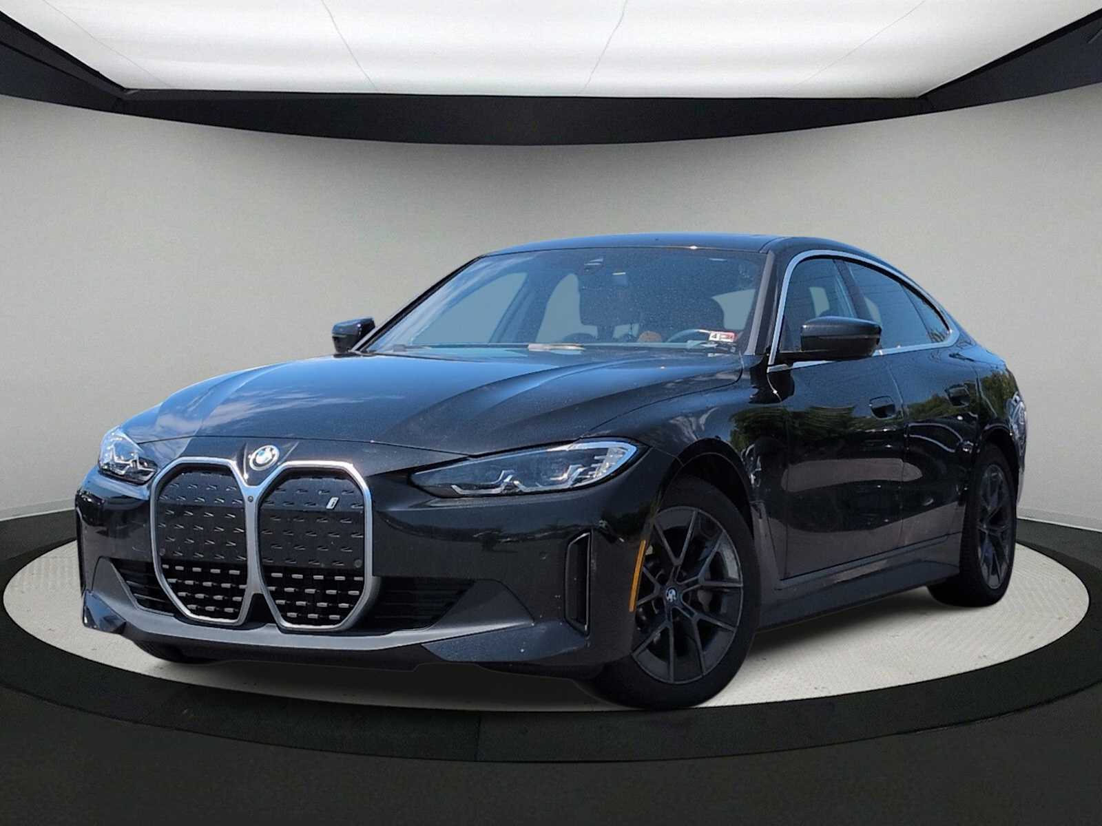 Thumbnail: 2023 BMW i4 - 1