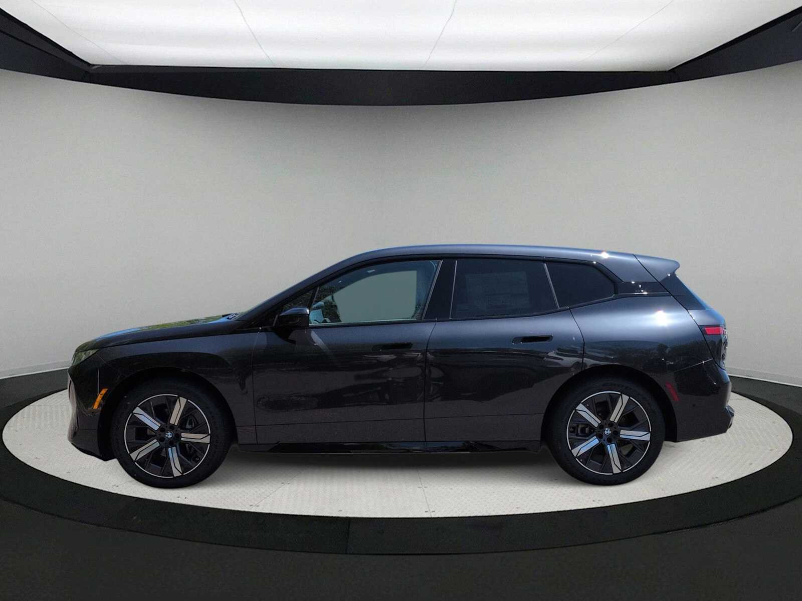 Thumbnail: 2026 BMW iX - 5