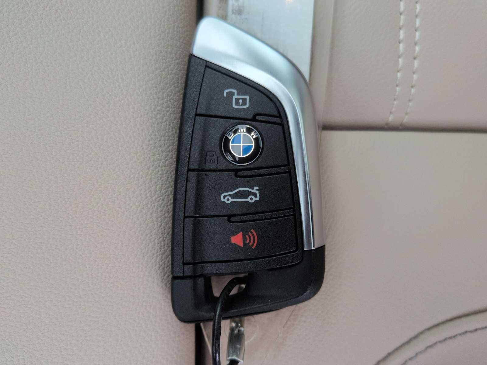 Thumbnail: 2026 BMW i4 - 35