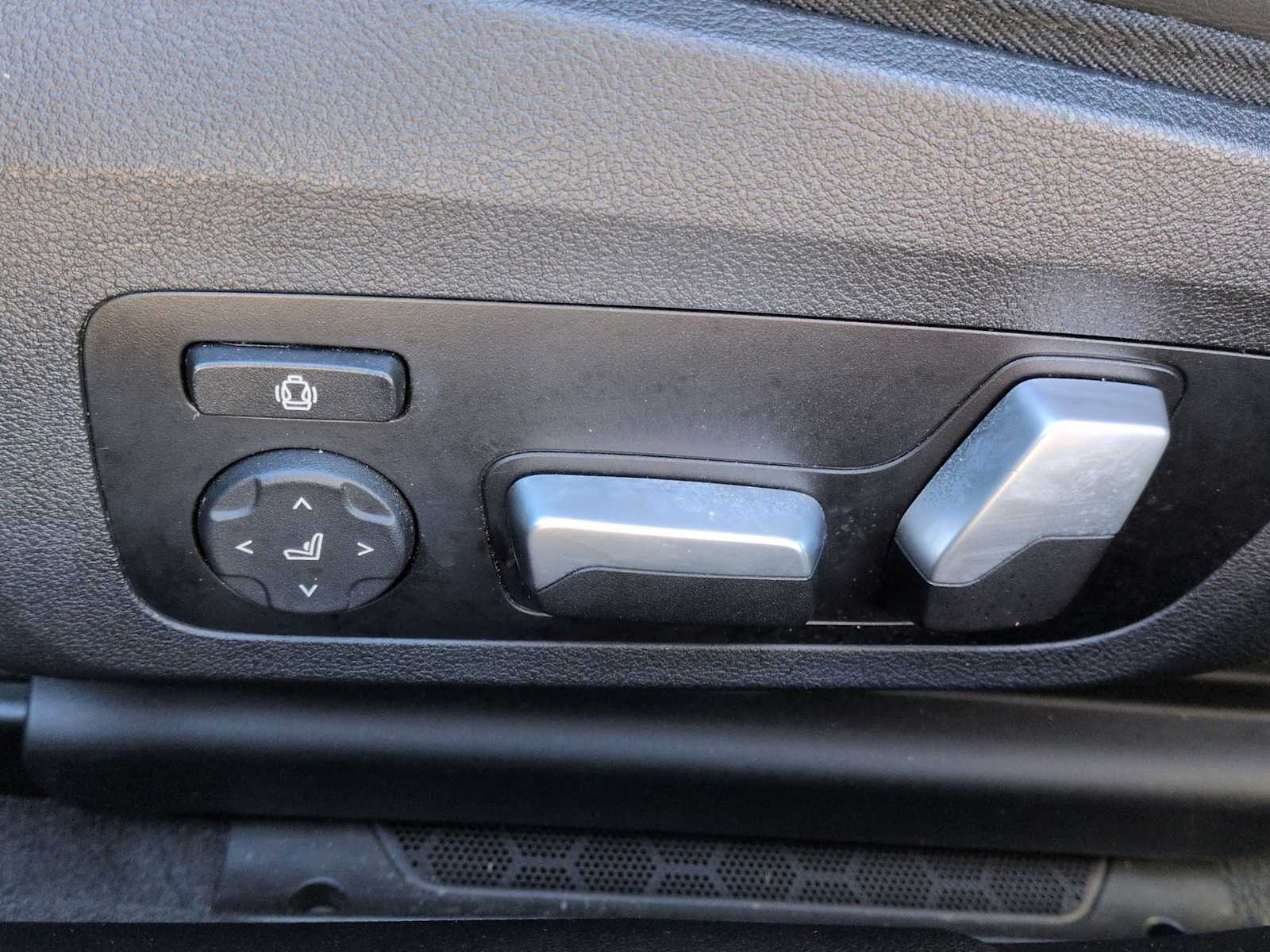 Thumbnail: 2023 BMW M8 - 18