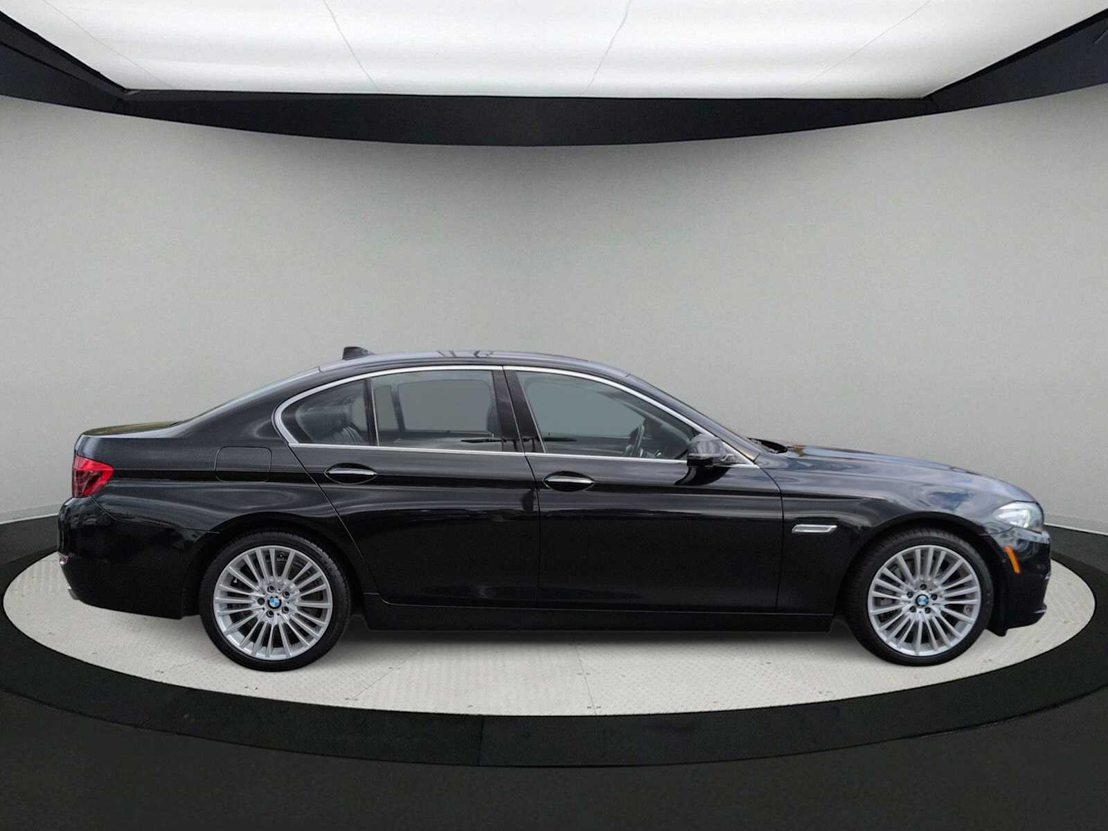 Thumbnail: 2014 BMW 5 Series - 9