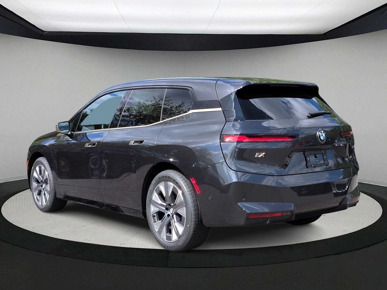 Thumbnail: 2026 BMW iX - 6