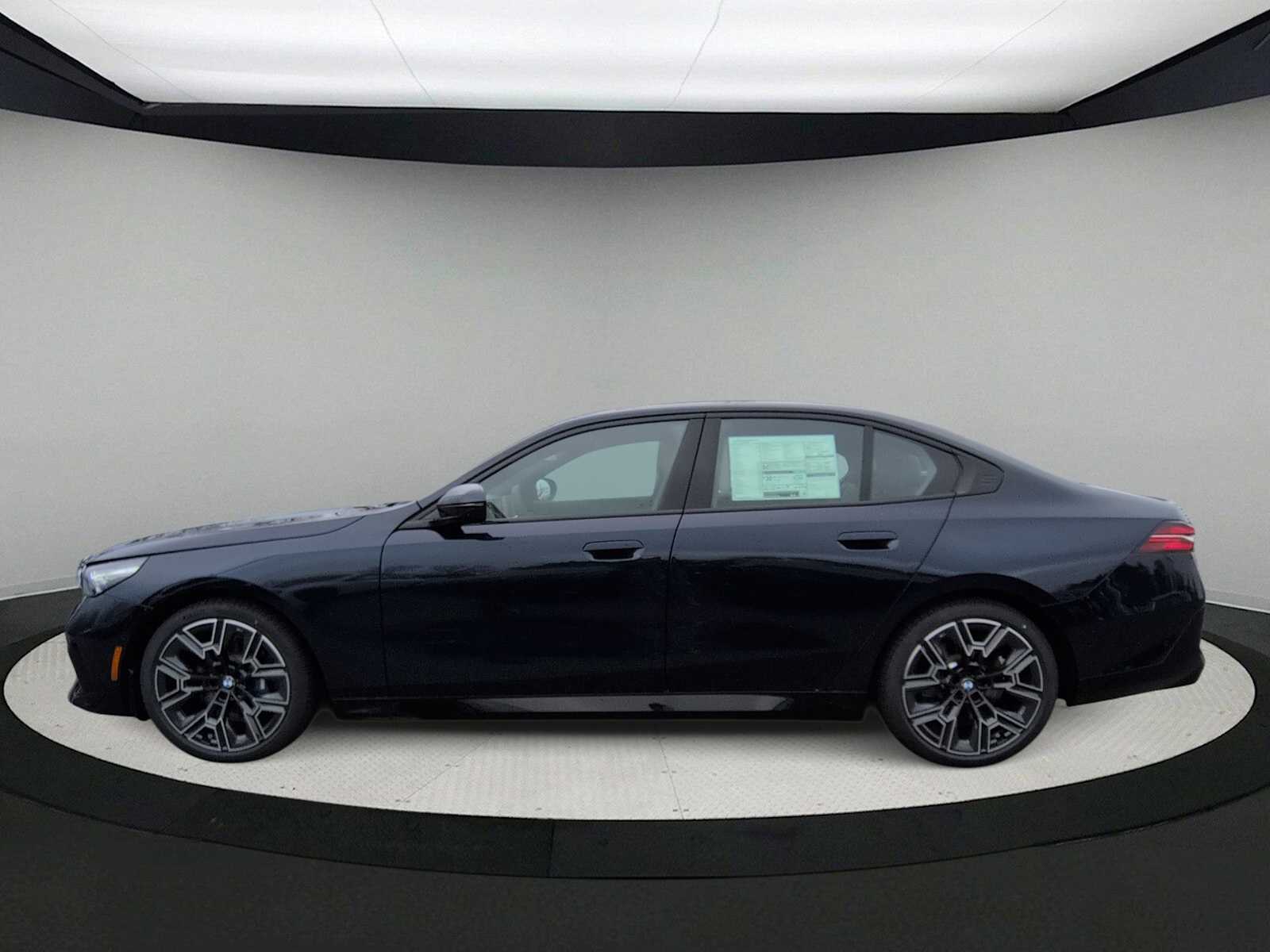 Thumbnail: 2026 BMW 5 Series - 5