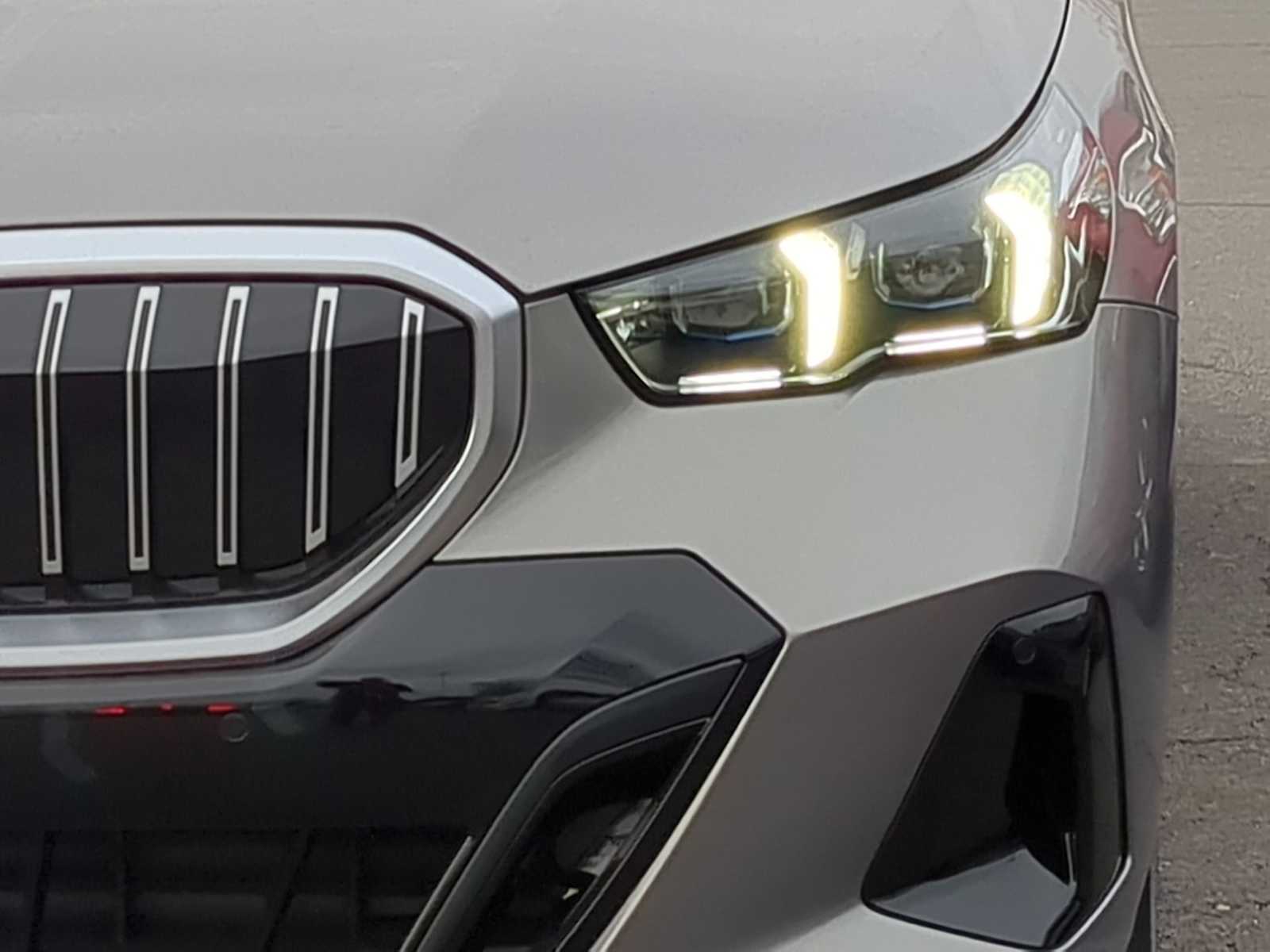 Thumbnail: 2026 BMW 5 Series - 10