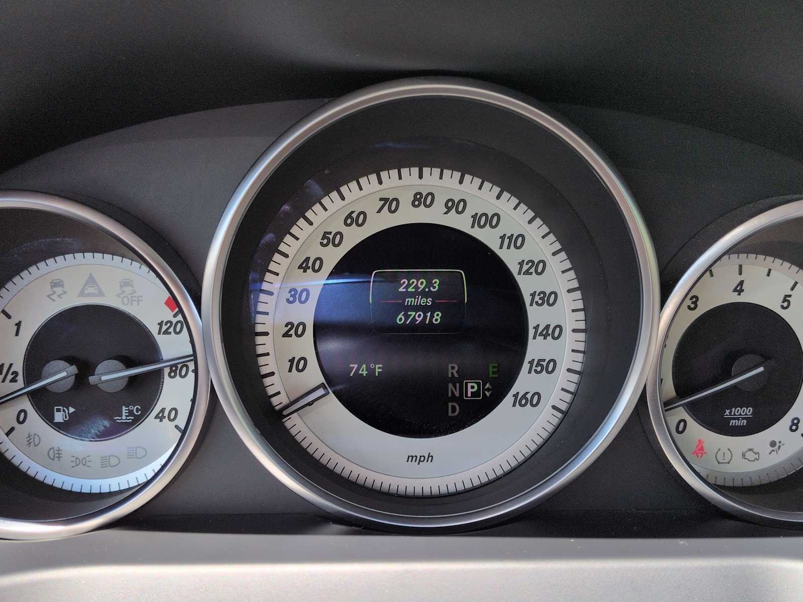 Thumbnail: 2015 Mercedes-Benz E-Class - 32