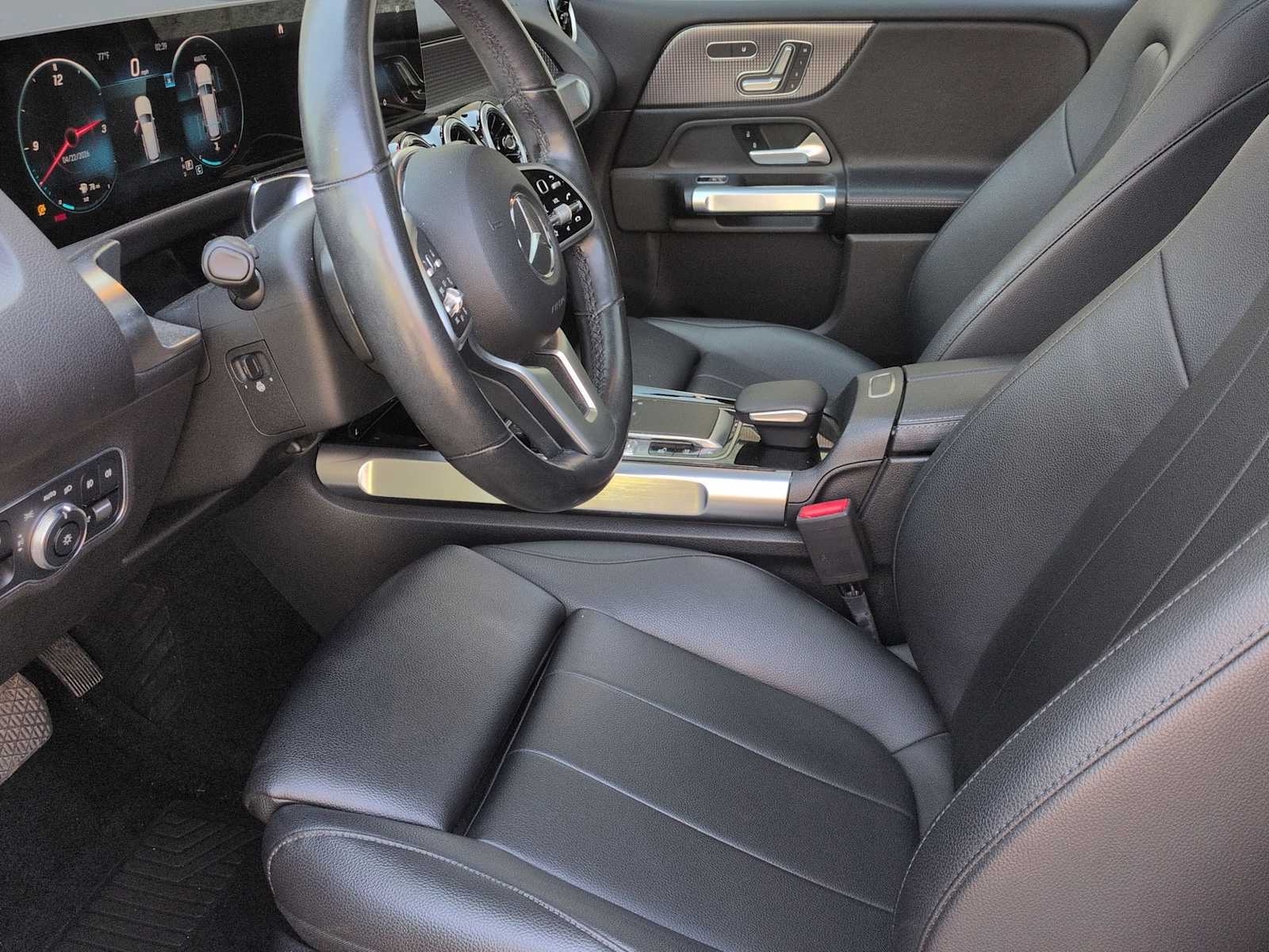 Thumbnail: 2020 Mercedes-Benz GLB - 17