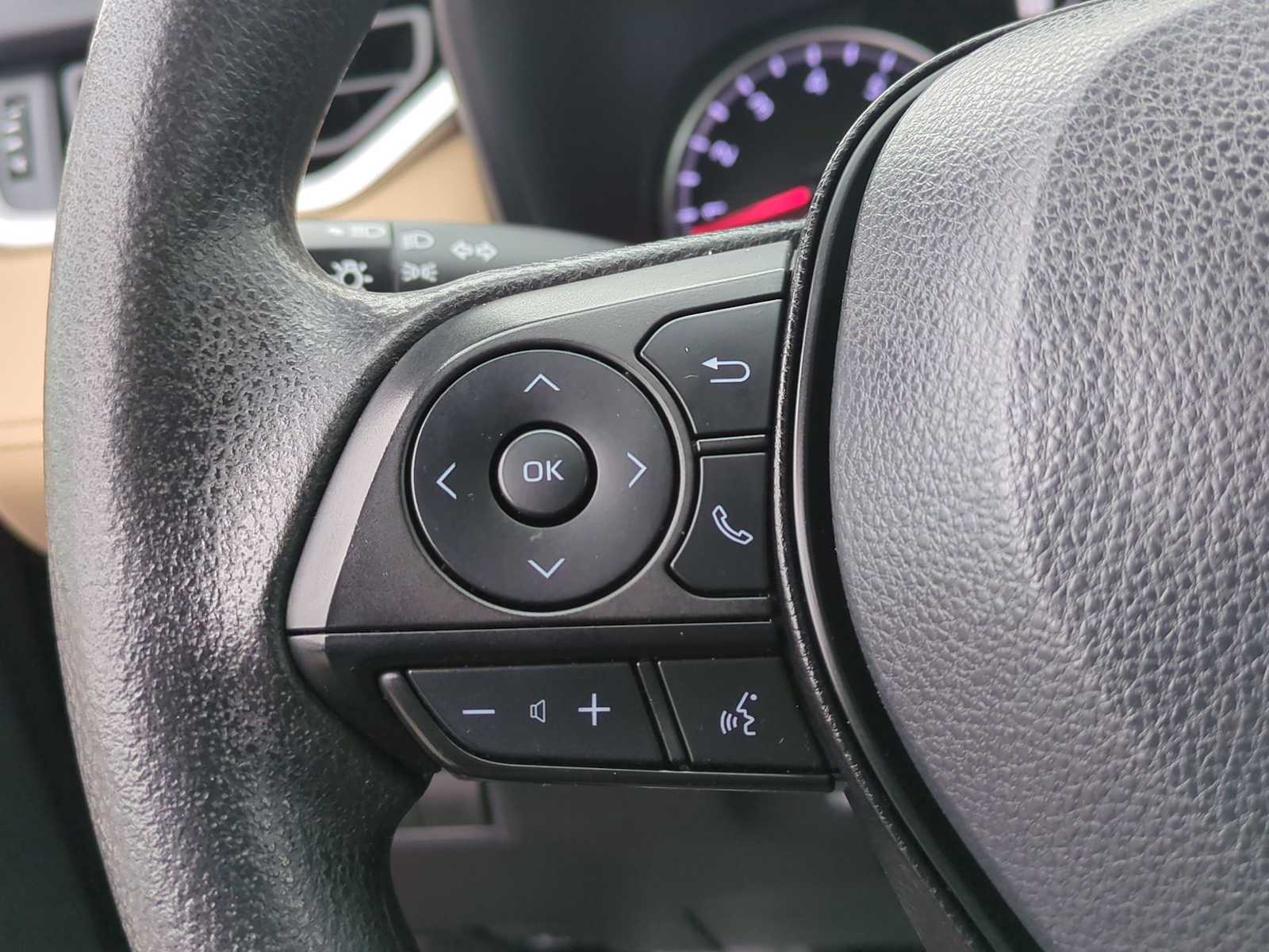 Thumbnail: 2022 Toyota RAV4 - 20