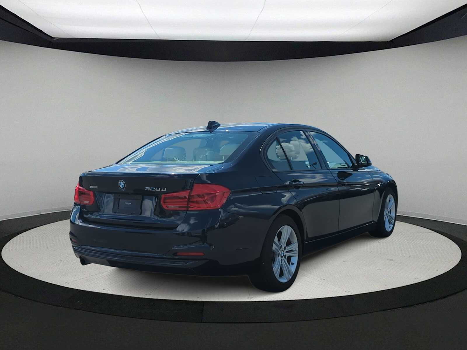 Thumbnail: 2016 BMW 3 Series - 8