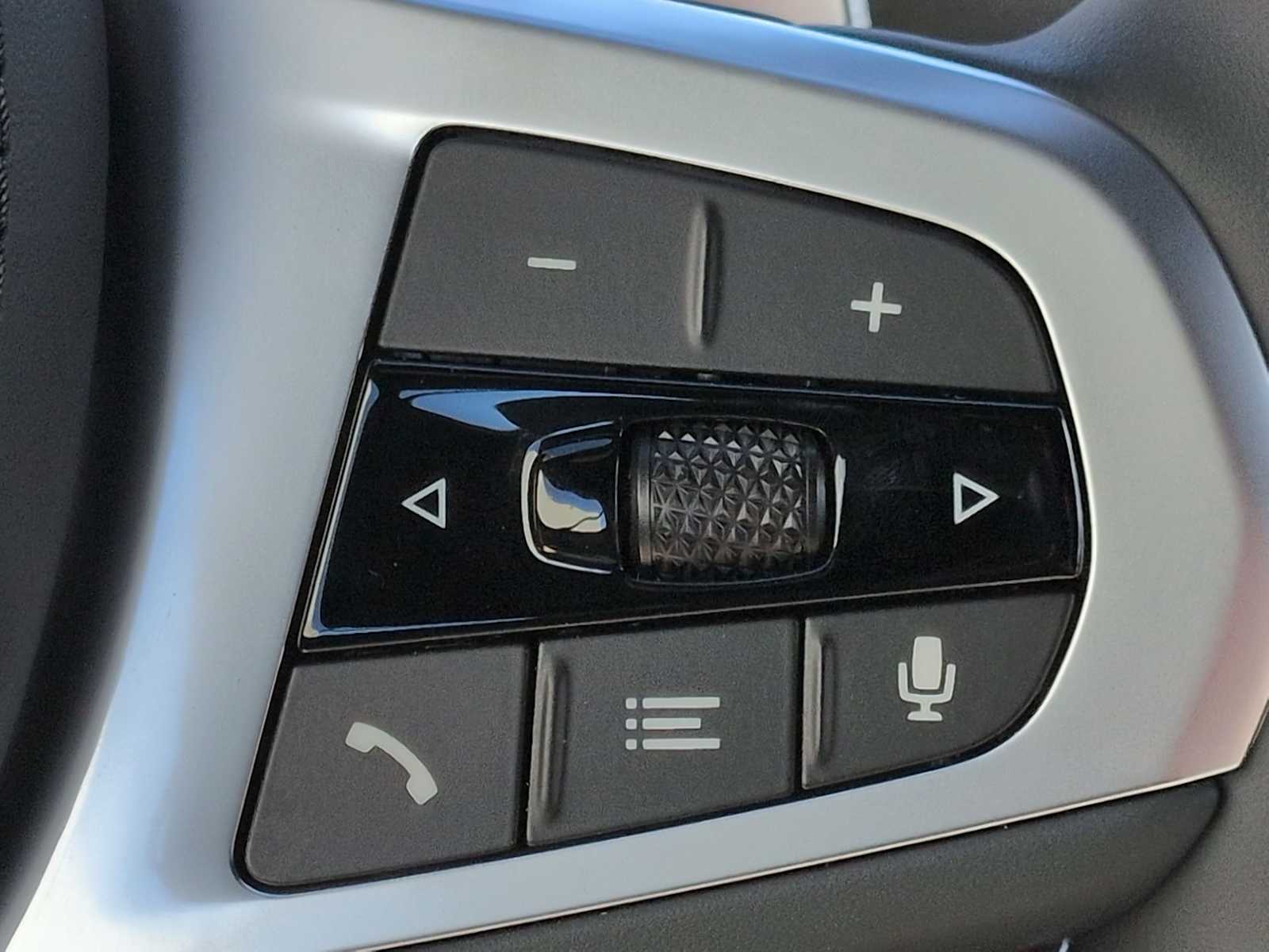 Thumbnail: 2025 BMW M8 - 26