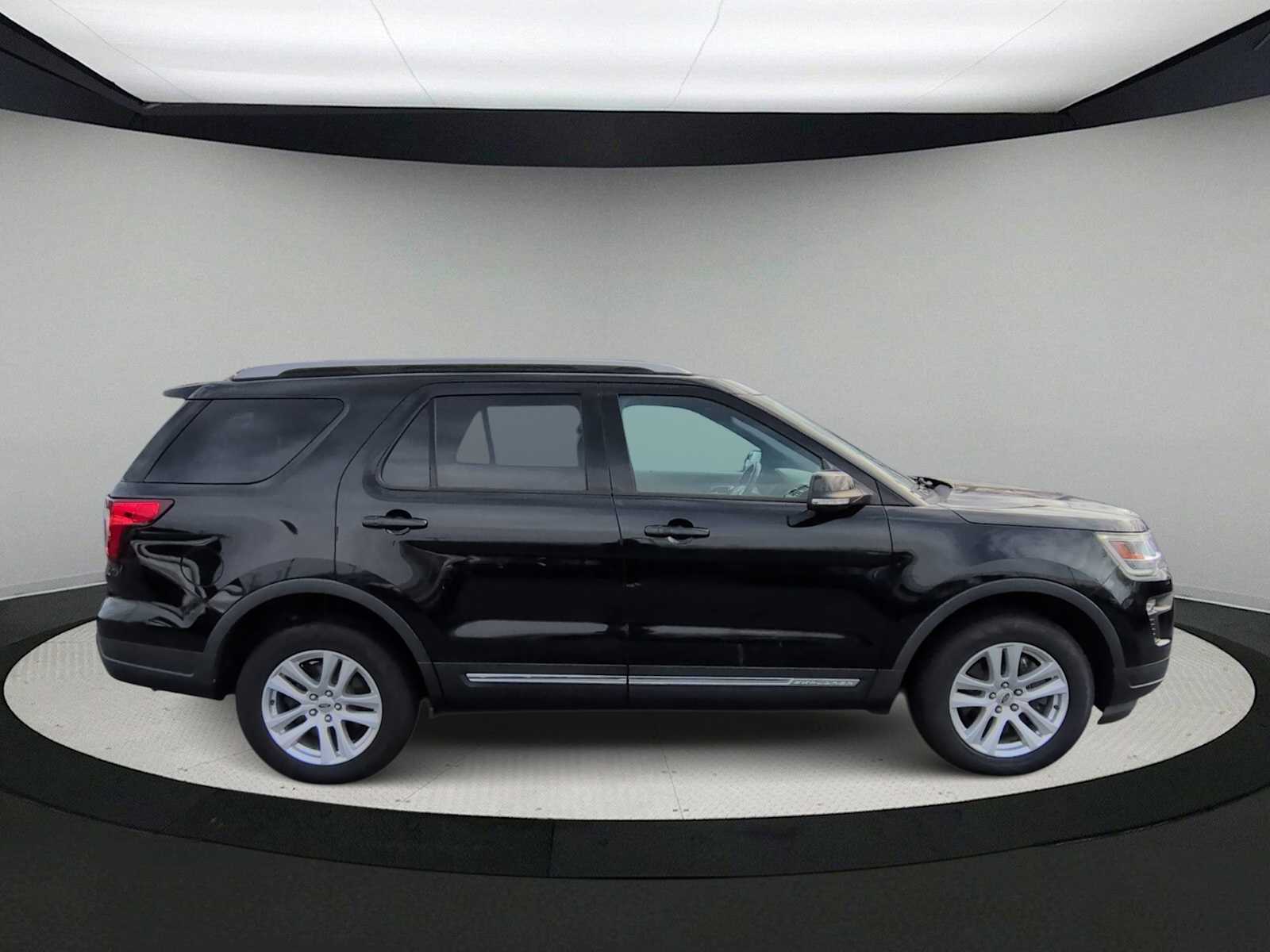 Thumbnail: 2018 Ford Explorer - 9