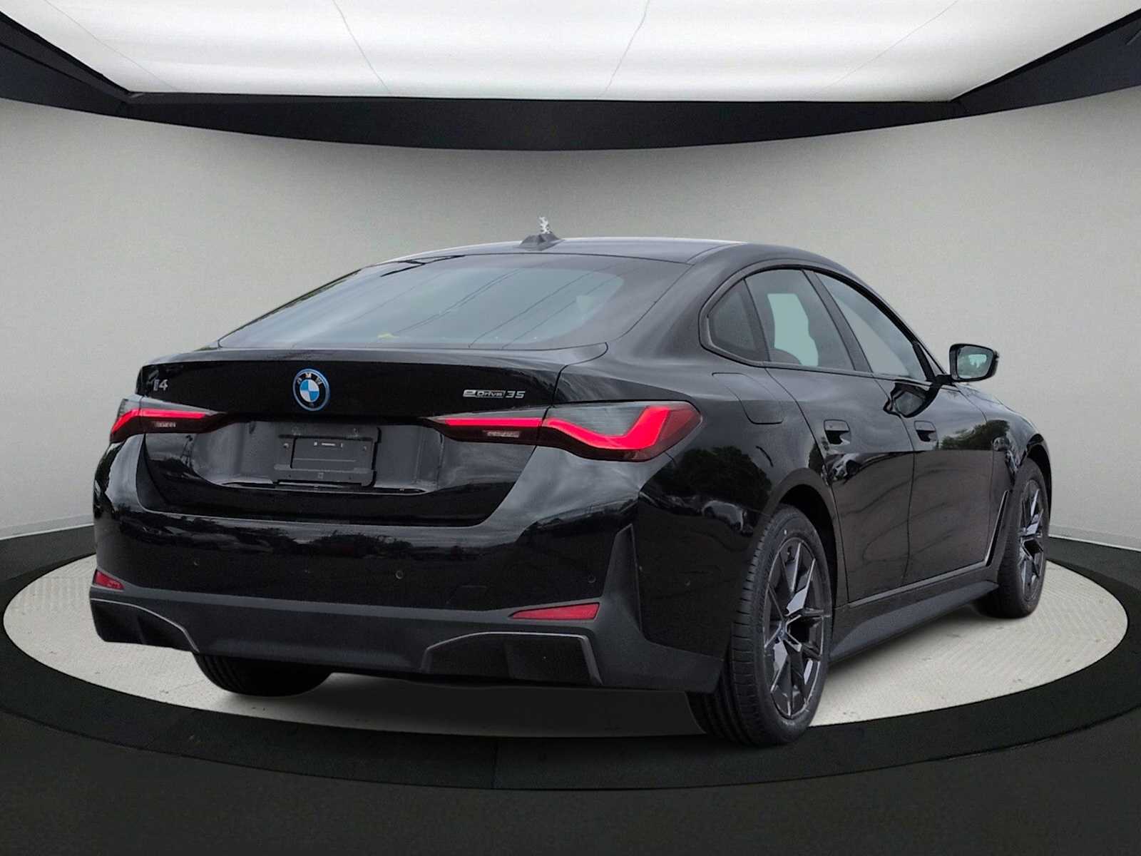 Thumbnail: 2023 BMW i4 - 8