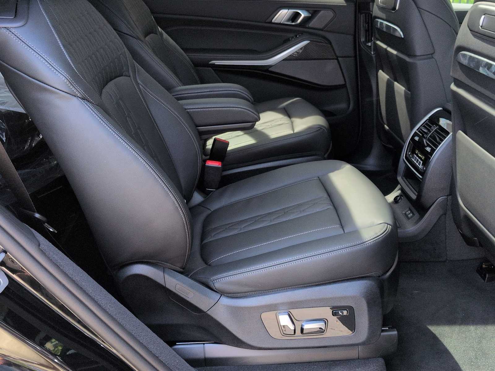 Thumbnail: 2027 BMW X7 - 22