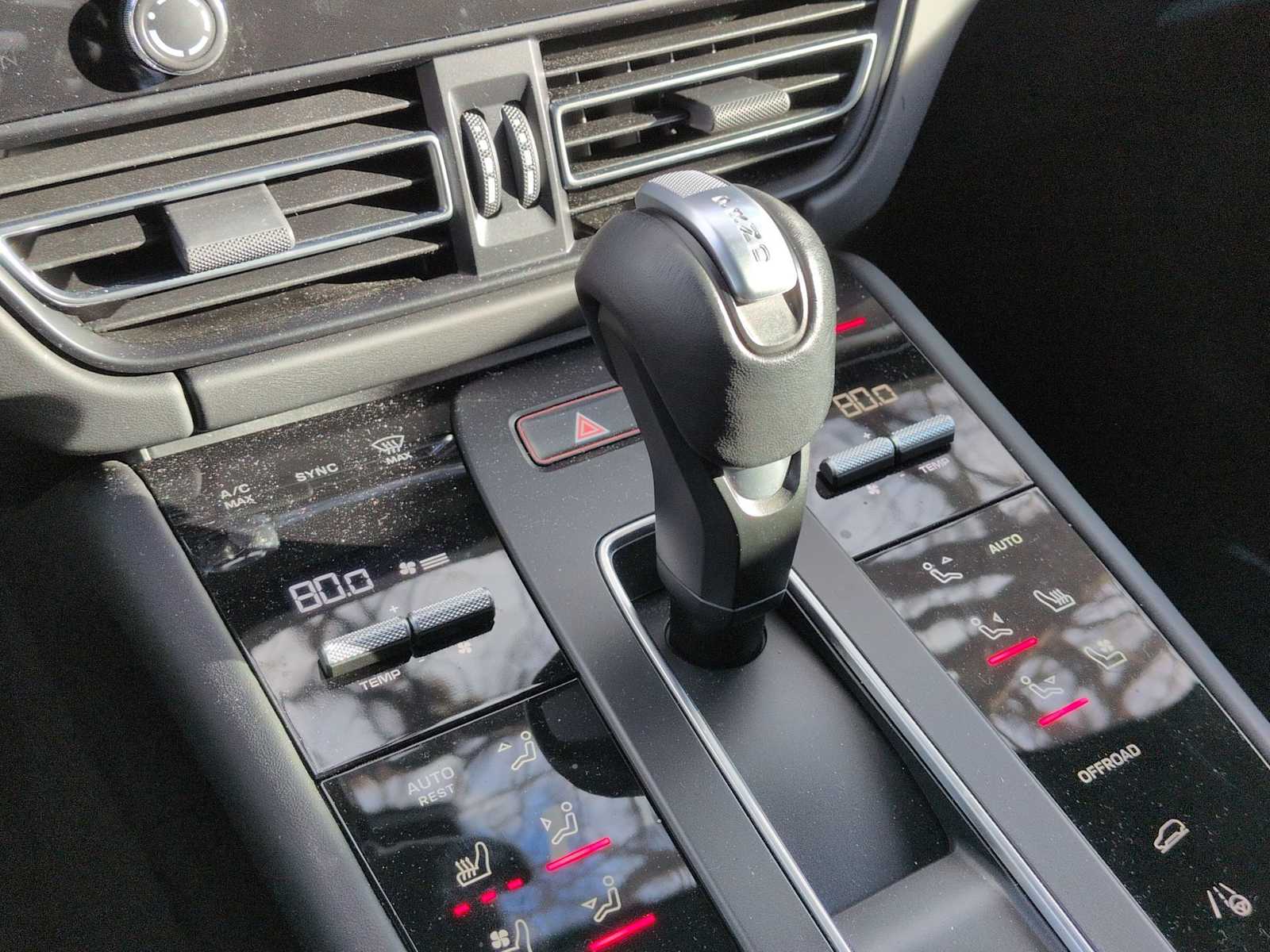 Thumbnail: 2023 Porsche Macan - 24